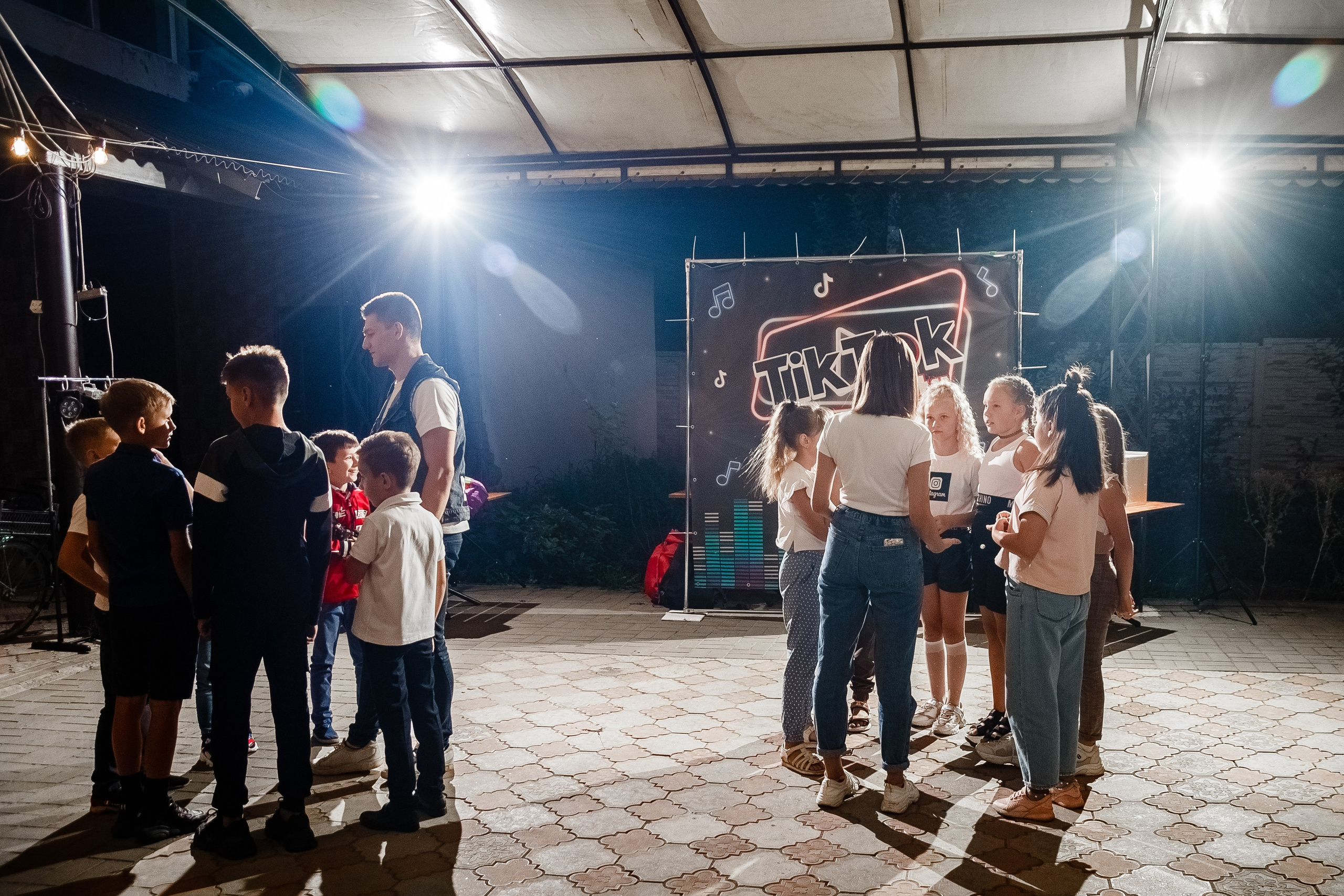 Night reportage shooting of the event with external light sources. Retoucher, color corrector, and photographer, I work remotely all over the world