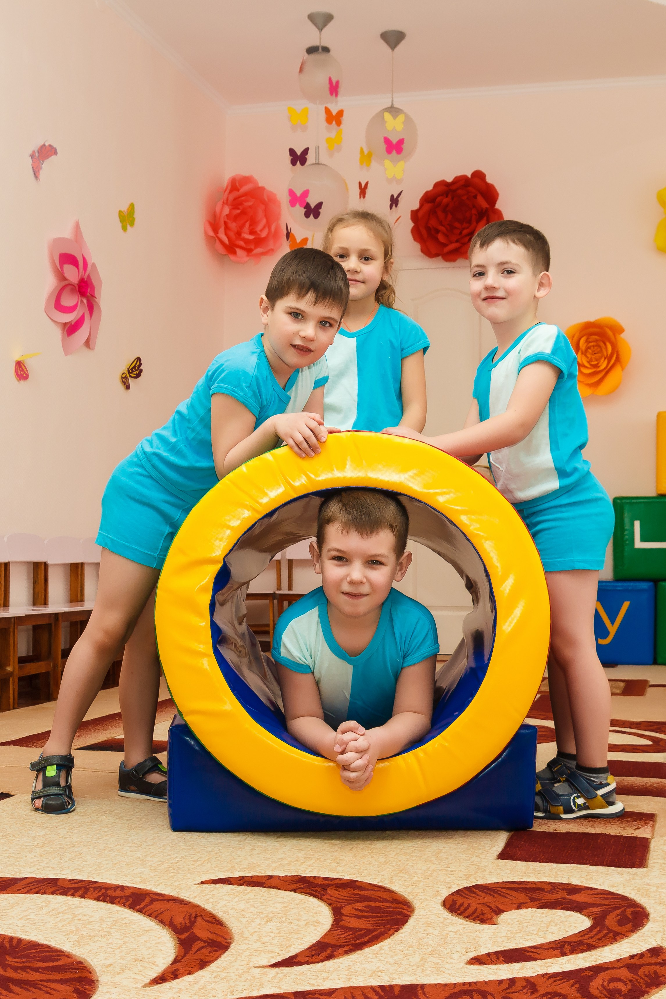 One day in the life of a kindergarten (staged filming). Retoucher, color corrector, and photographer, I work remotely all over the world