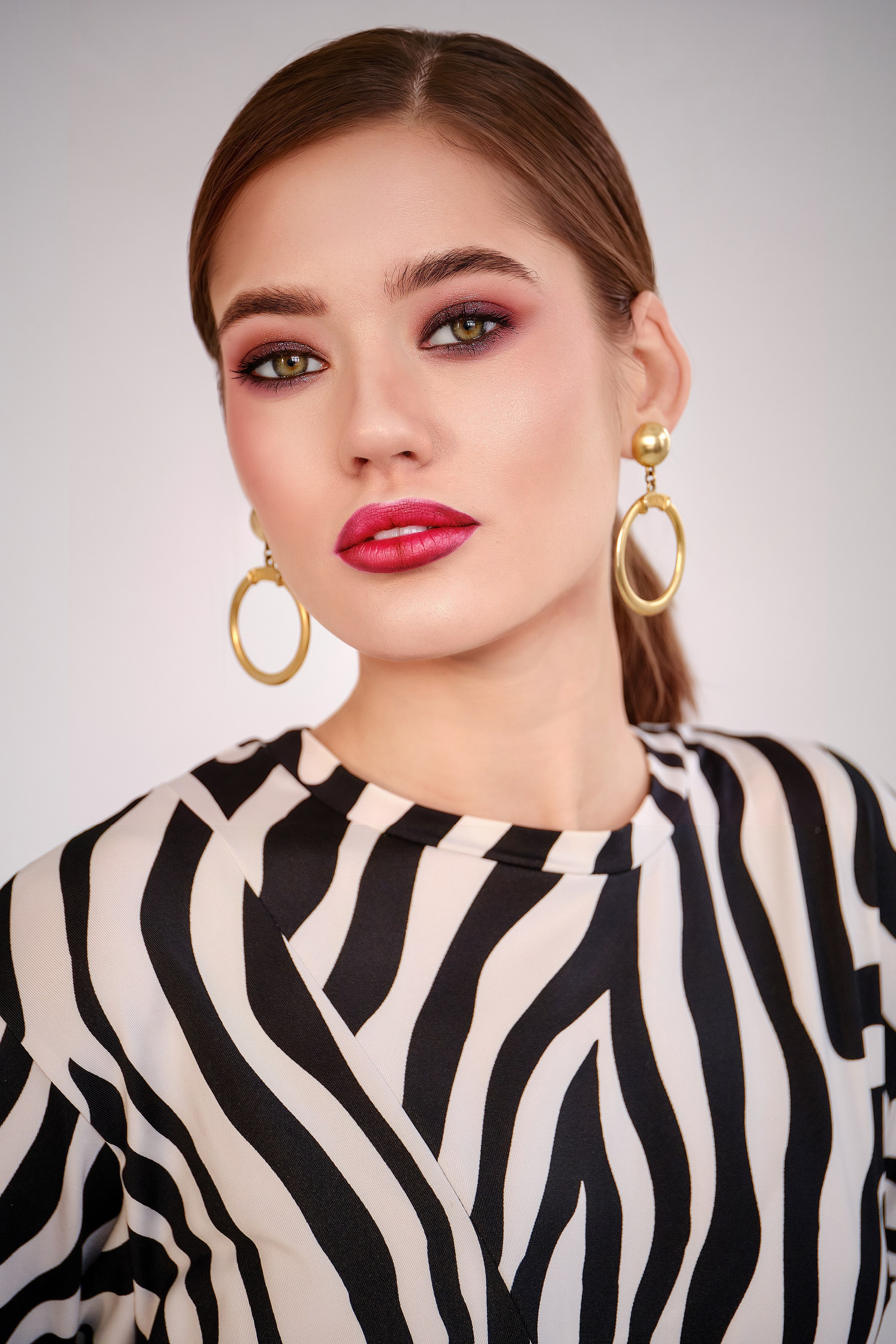 Hi-END Detailed retouching. Retoucher, color corrector, and photographer, I work remotely all over the world