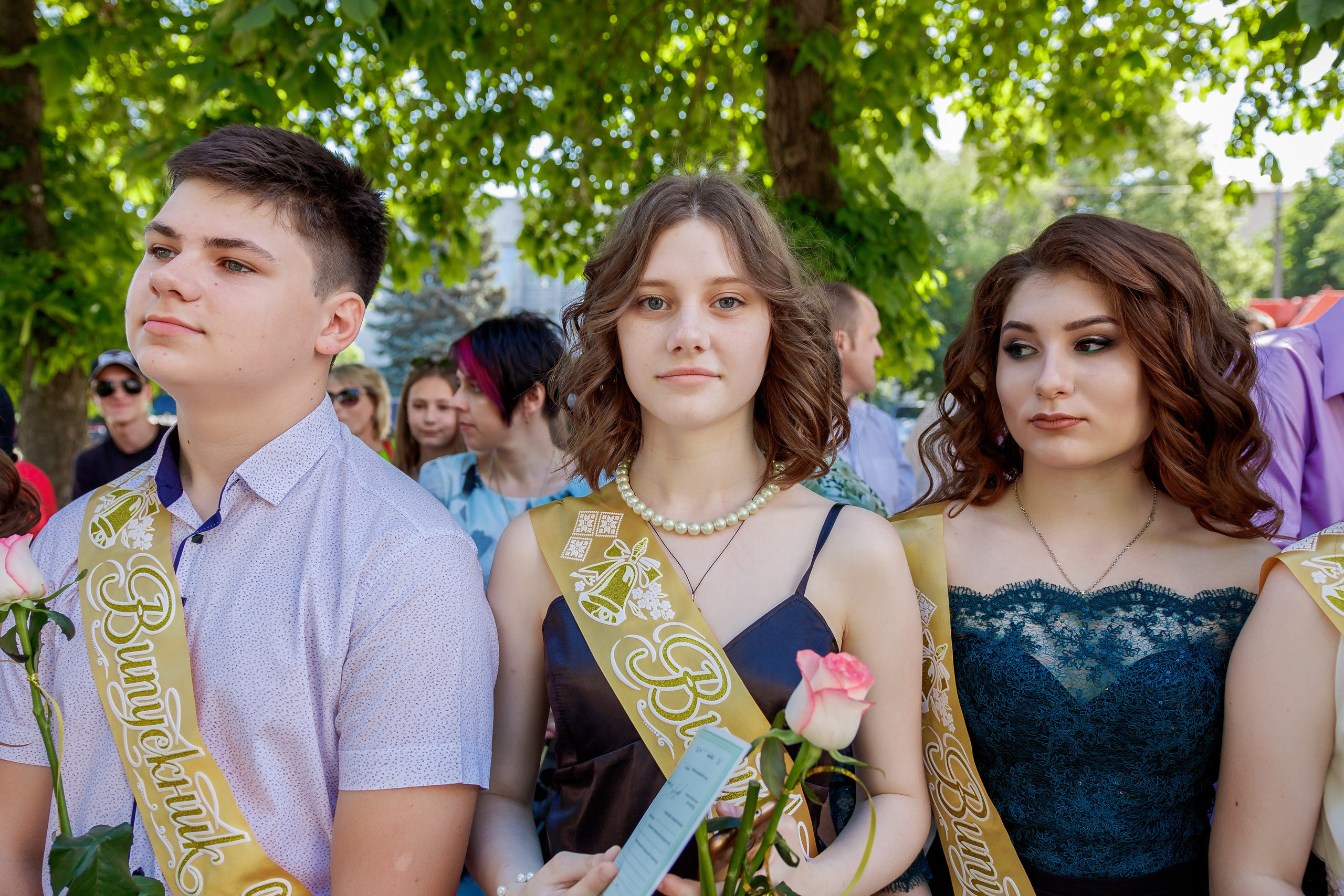School reportage shooting outdoors with natural light. Retoucher, color corrector, and photographer, I work remotely all over the world