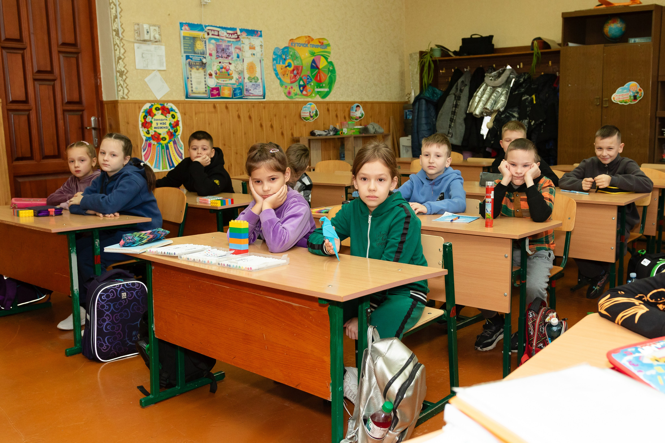 School reportage shooting indoors. Retoucher, color corrector, and photographer, I work remotely all over the world