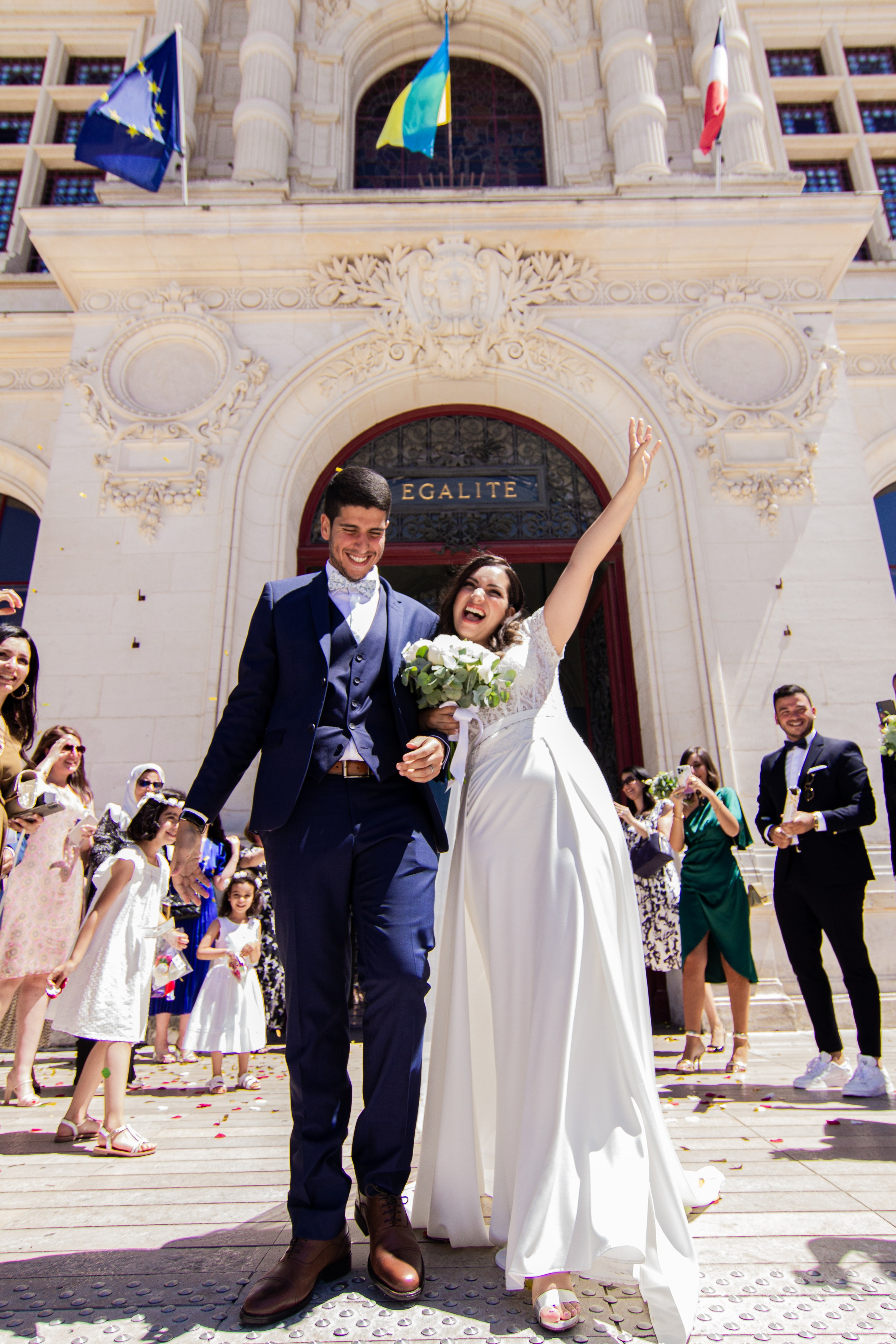 Portrait des mariés à la mairie de Poitiers, reportage photo de mariage