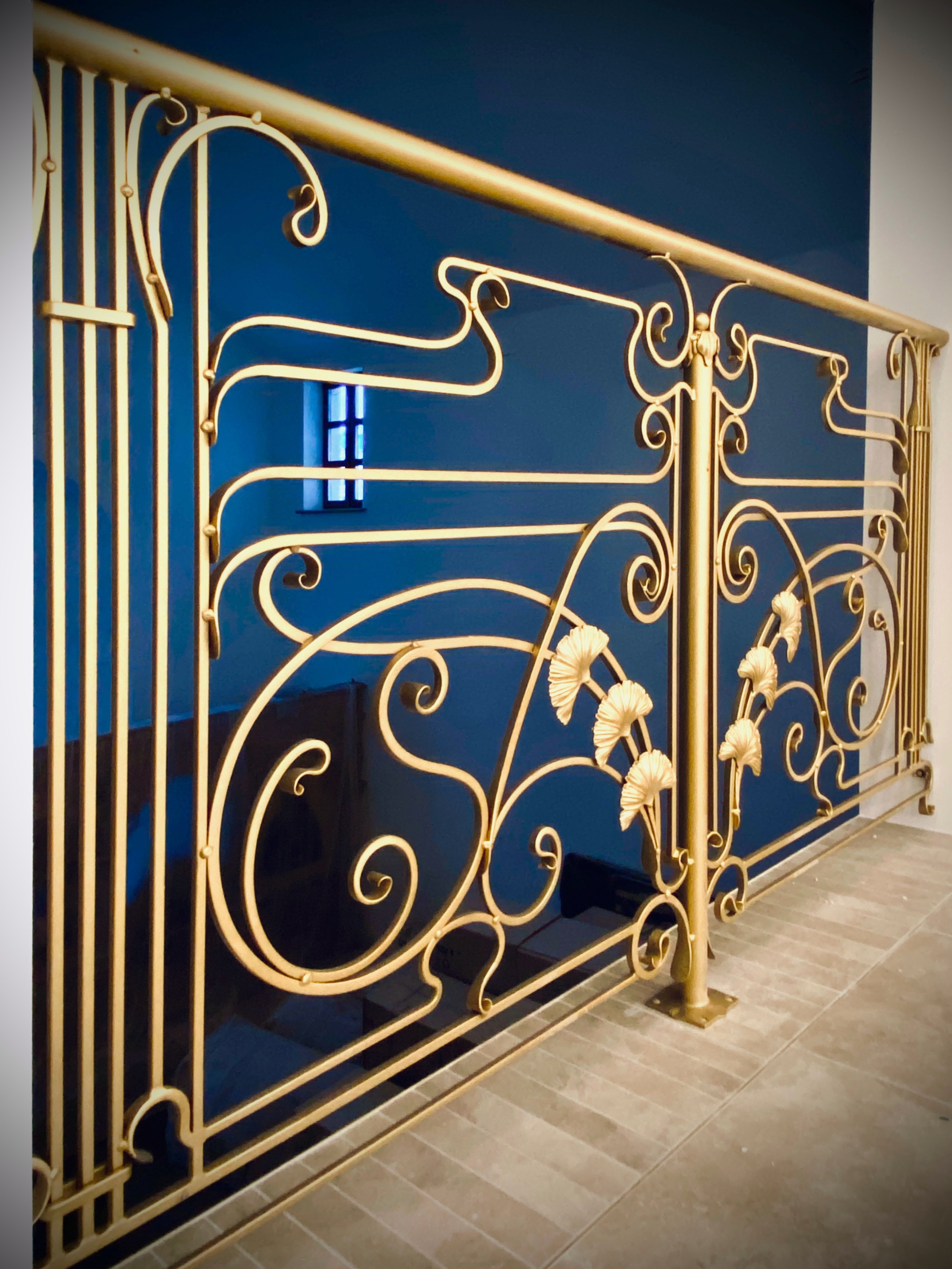 Врата и ограждения в домовом храме в честь Святой Живоначальной Троицы Епархиального дома Слуцко-Солигорской епархии имени Митрополита Филарета (Вахромеева), первого Патриаршего Экзарха всея Беларуси в городе Слуцк Минской области Беларуси. 2023. Сталь, худож. ковка, лазерная резка, сварка.