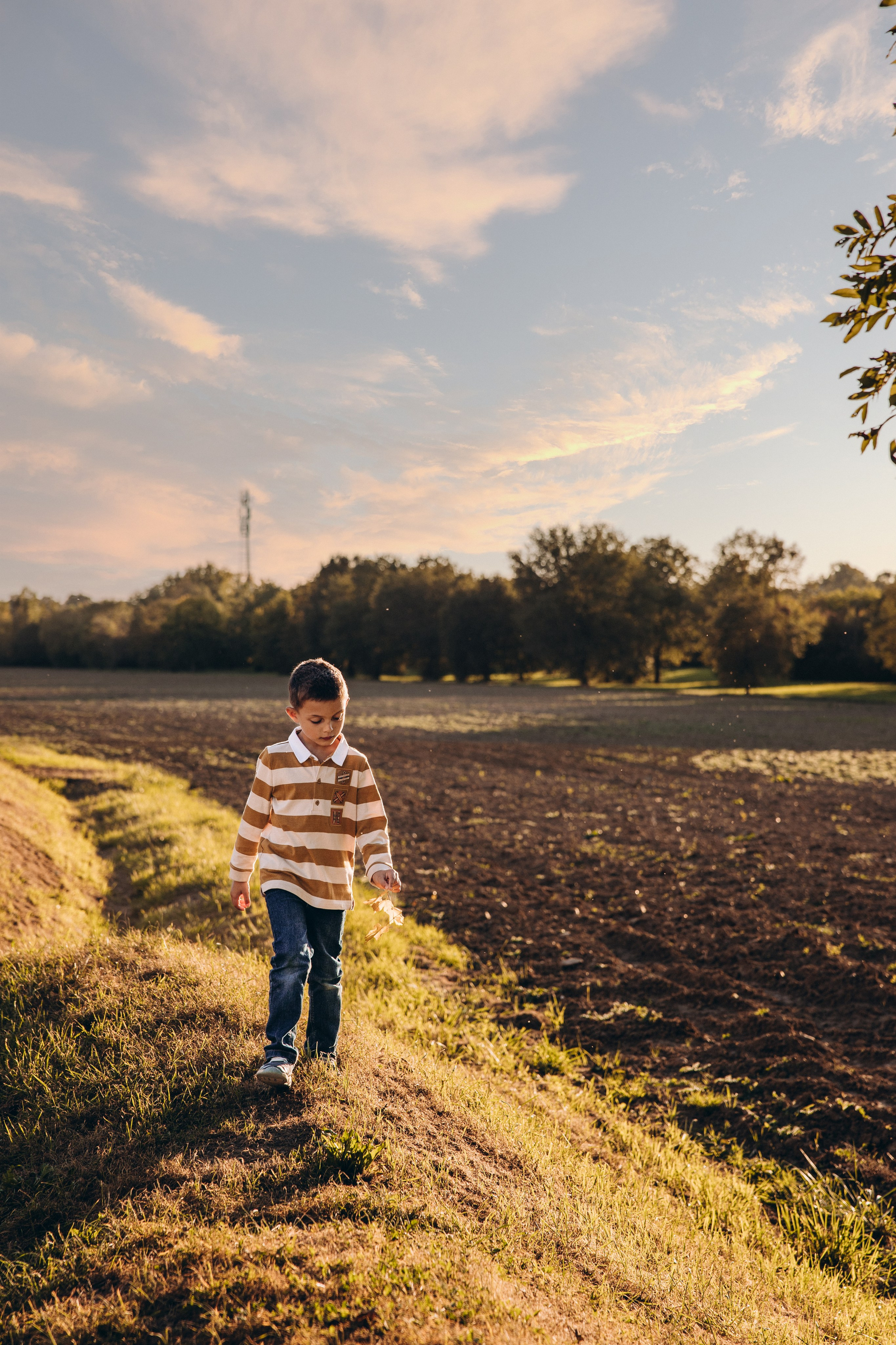 Autumn mother-son family photoshoot in Toulouse. Eugénie Smirnova — your photographer in Toulouse and southwest France