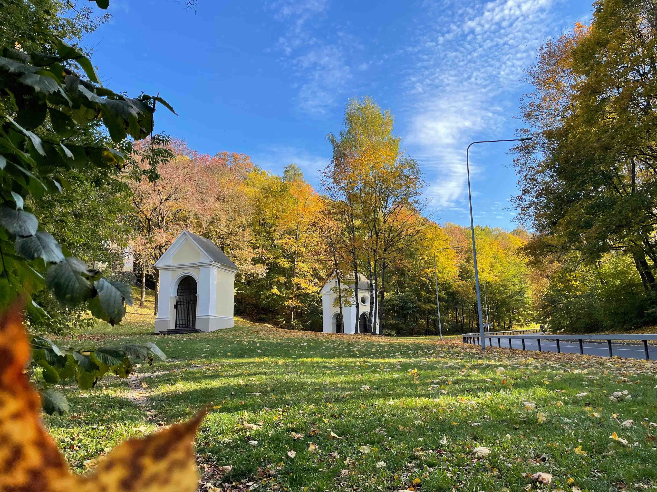 Best Autumn Photoshoot Locations in Vilnius: Top Spots to Capture the Fall Colors. Framed by Evelina | Destination Wedding Photographer from Lithuania | Europe