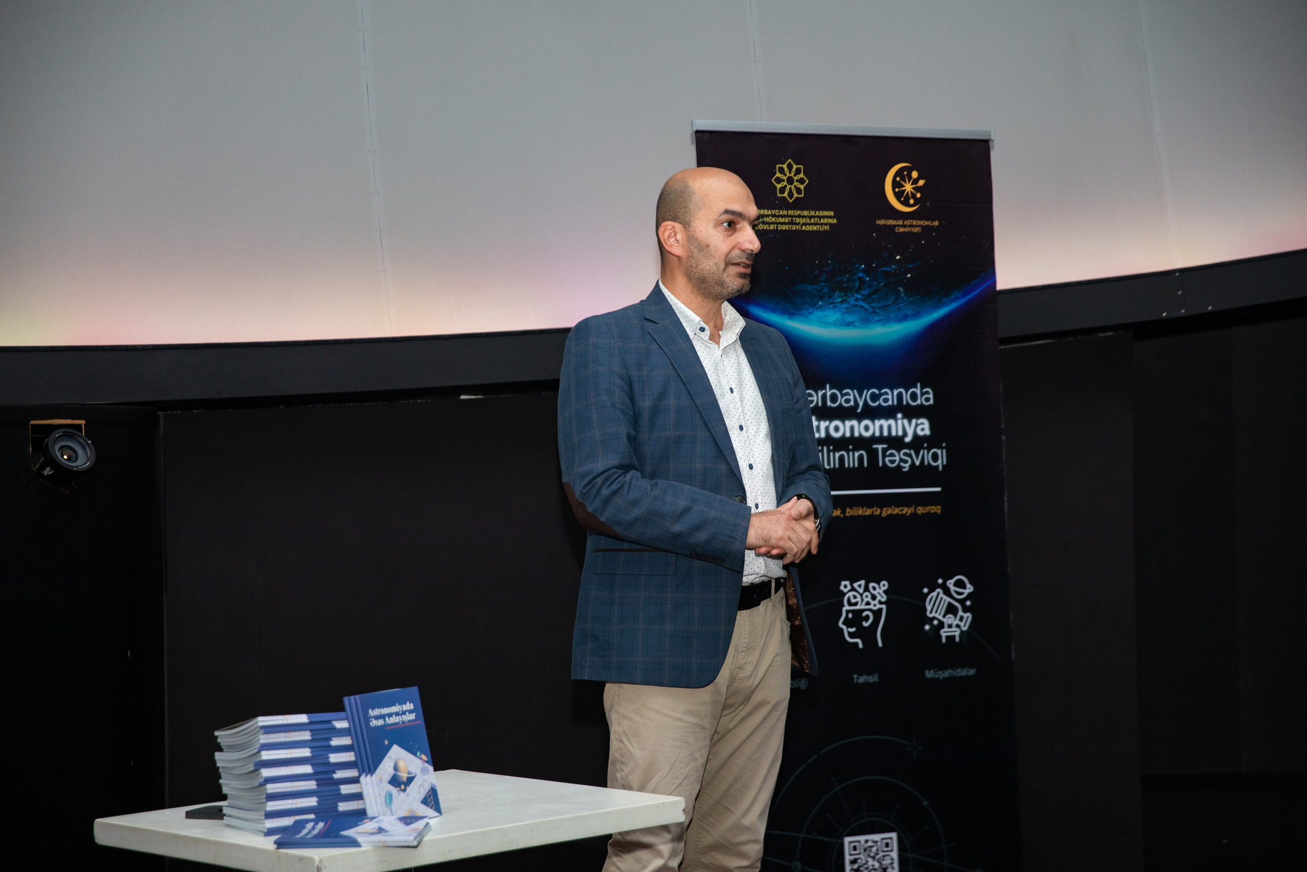 “Astronomiyada Əsas Anlayışlar” kitabının və “Fəza və Zamanın Elçiləri” filminin təqdimatı. Həvəskar Astronomlar Cəmiyyəti — Astronomy.az