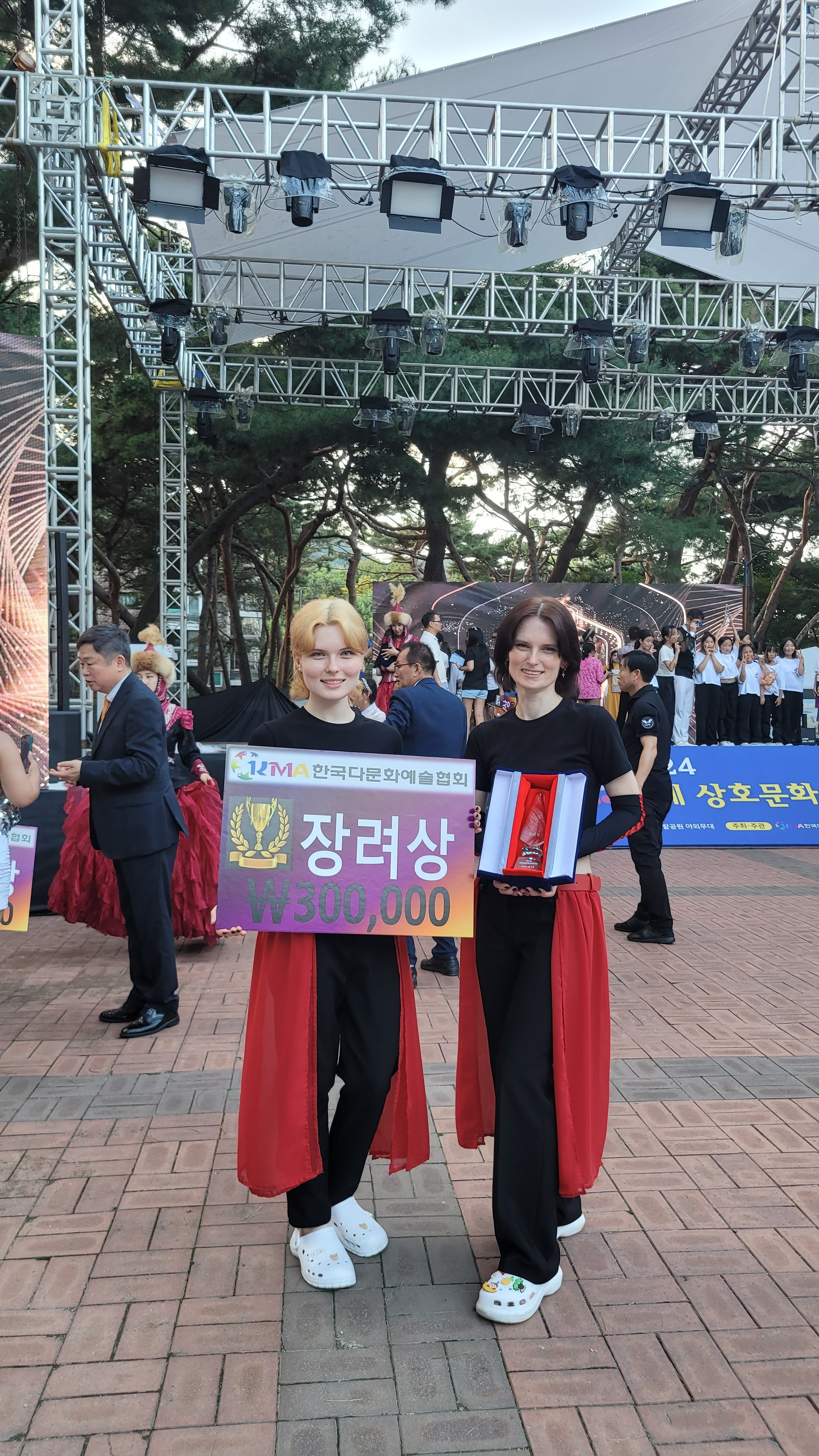 KMA 한국다문화에술회 2024 제2회 국제상호 문화교류 대축던 — “VG&7” dance duet — stage performance, got 장려상. Photographer in Seoul Dobrokvashina Natalya