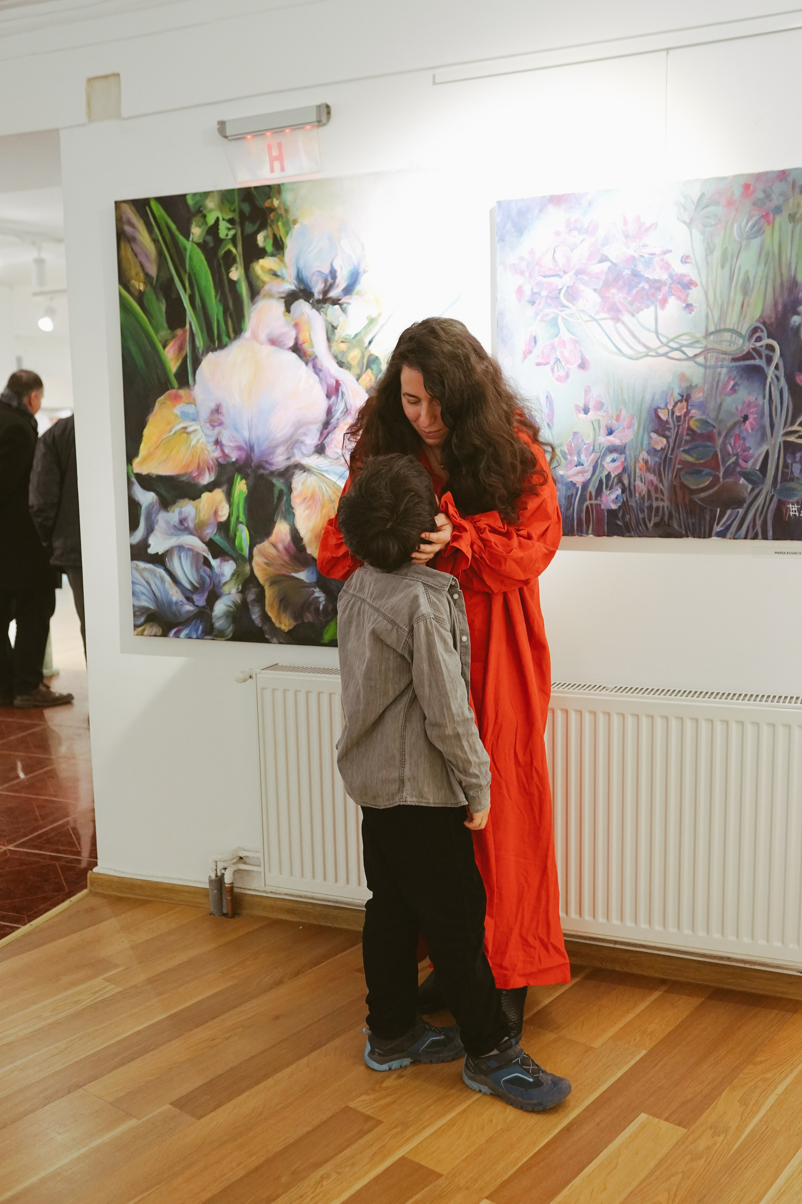 Expoziție Foto Maternitate Brașov | Mădălina Beda. Madalina Beda- Artist vizual, fotograf, doula la nastere, consultant babywearing Brasov si in toata tara