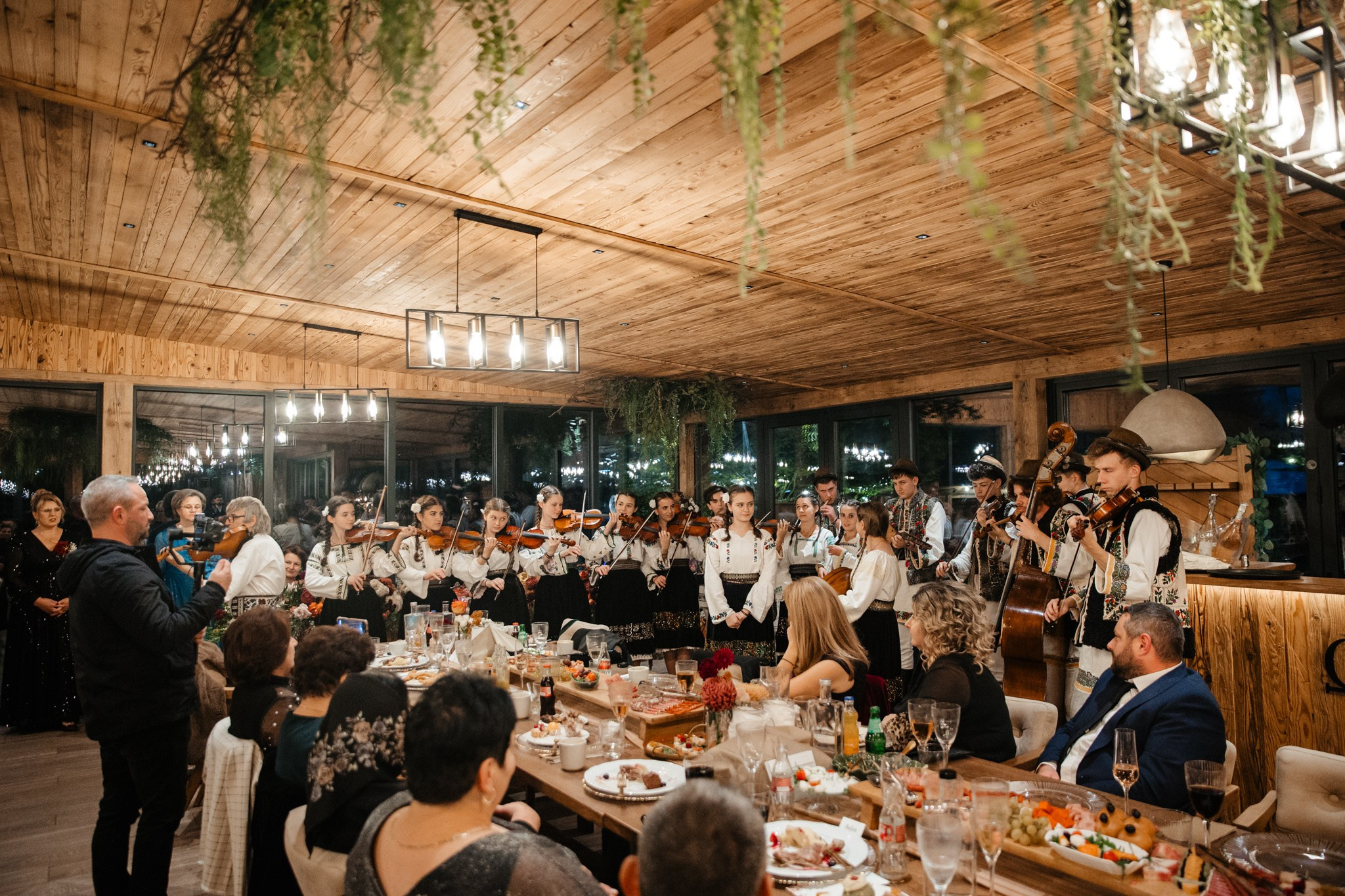 Nunta de Poveste la Sucevița: Cristi și Andreea. Servicii foto-video profesionale, pentru momente de neuitat