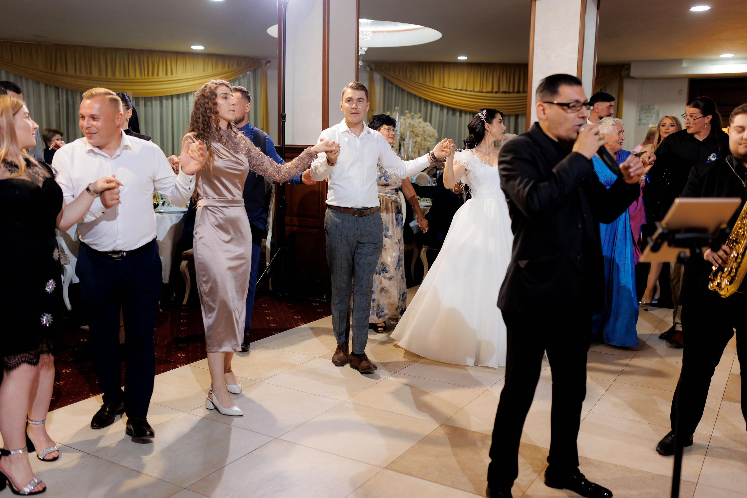 Loredana & Emilian – Ziua Nunții | Videografie - fotografie Botez Suceava, Iași, Botoșani. Servicii foto-video profesionale, pentru momente de neuitat