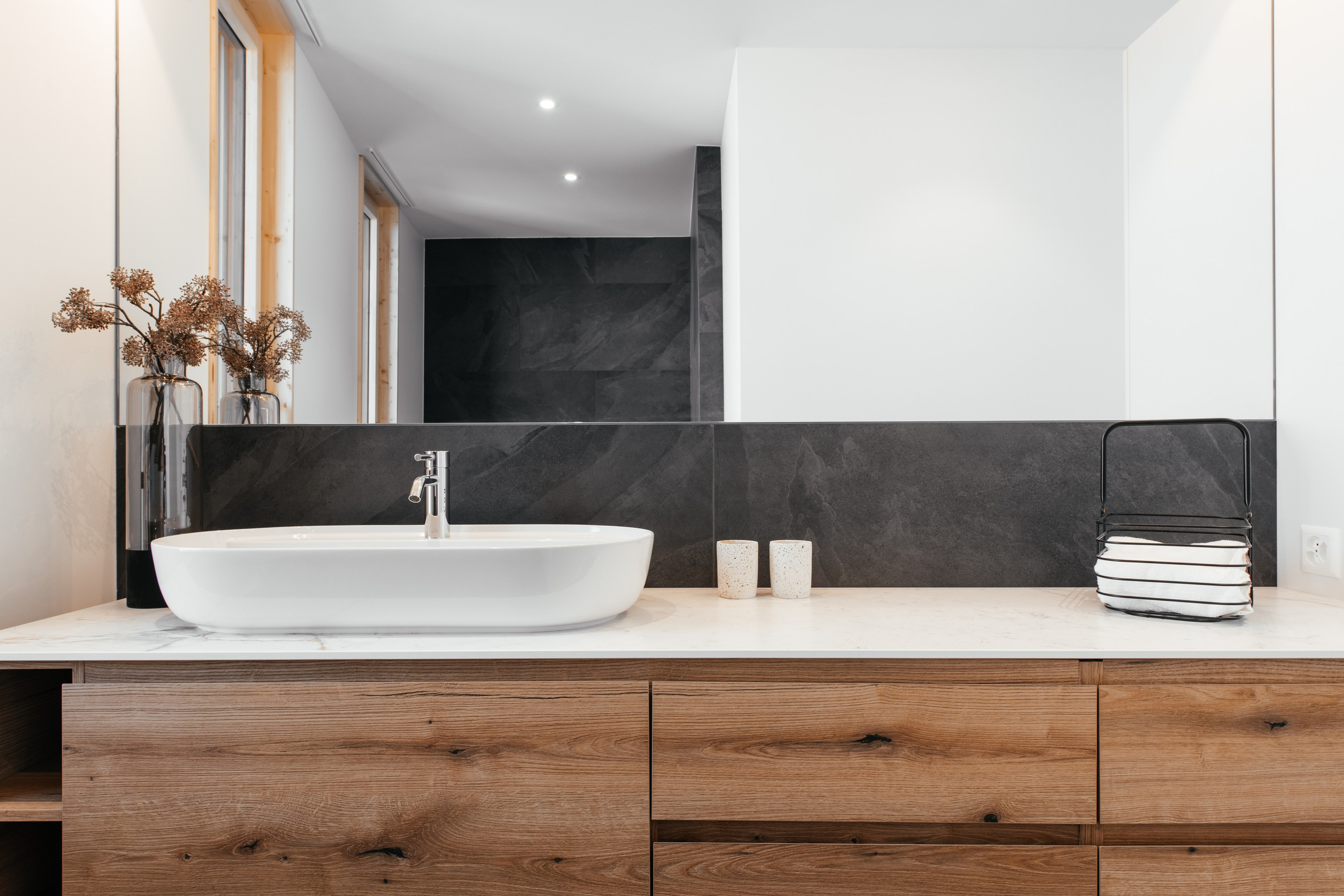 Wohnung, DIELSDORF, Kt. ZÜRICH. Hallo! Ich bin Elena und arbeite als Immobilienfotografin