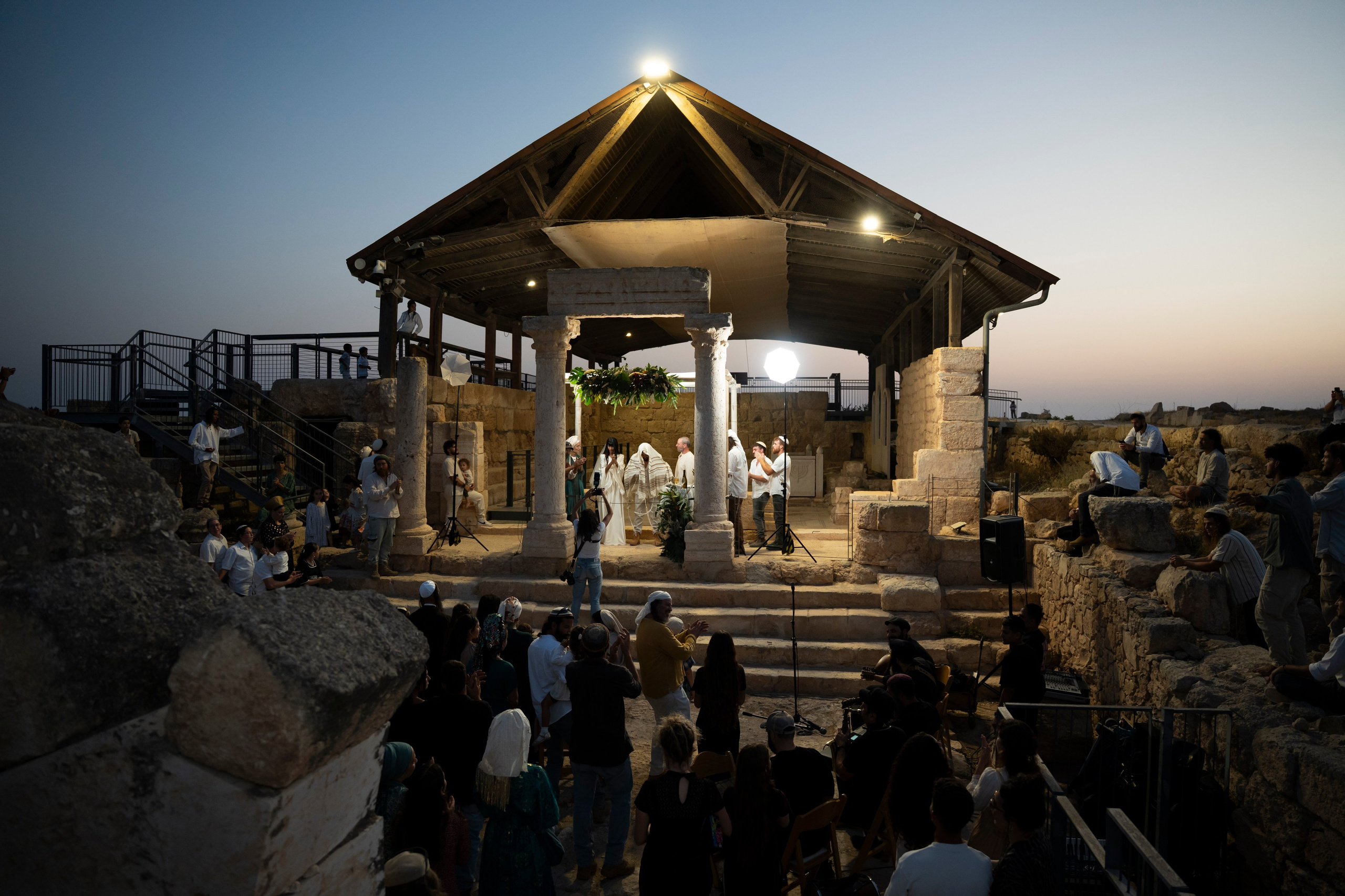 עדן ושלהבת. יוסף מזרחי צילום חתונה, ברית וזוגיות. צלם מקצועי שאוהב להוציא אתכם הכי יפים ברגעים הכי מרגשים