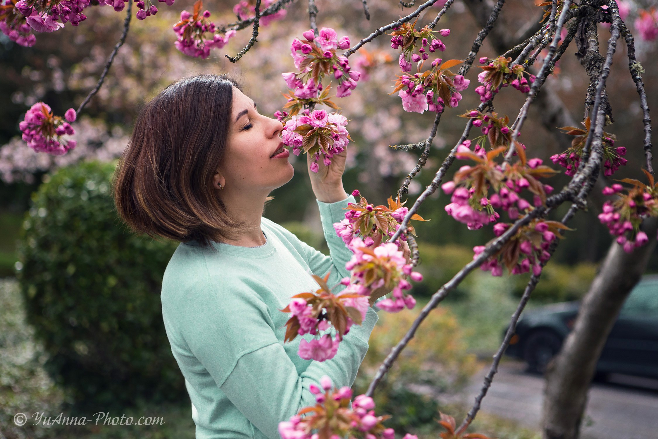 Outdoor Artistic photo. YuAnna studio. Family & Kids Photographer in Seattle area, located in