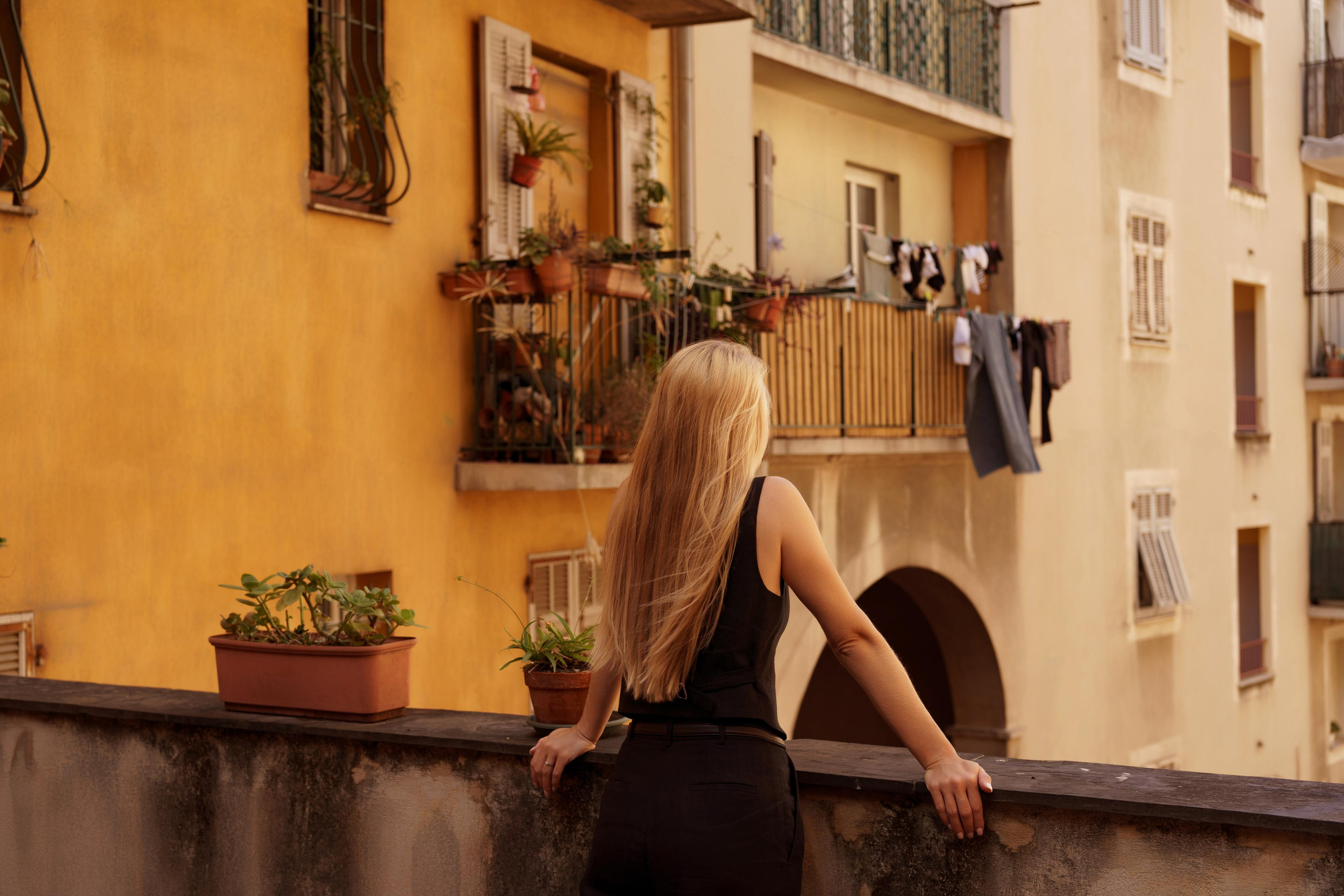 « traverser les vieilles rues ». Photos by Vechkaeva