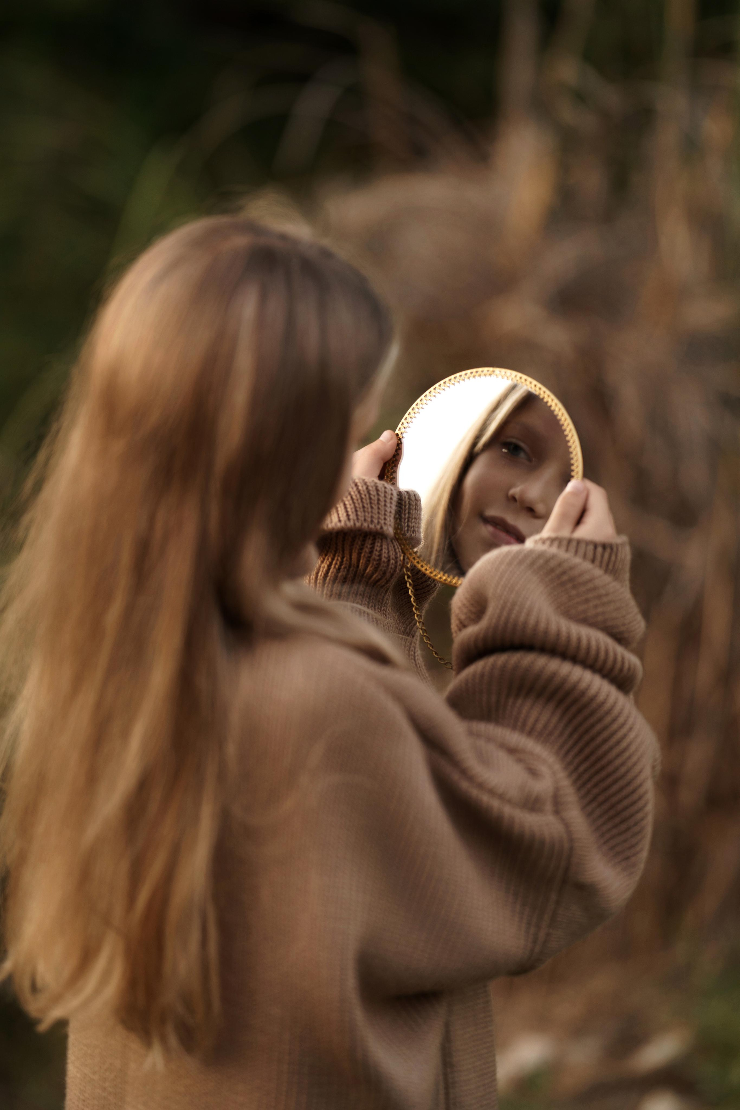 « moments de bonheur familial: séance photo dans la forêt d’automne ». Photos by Vechkaeva