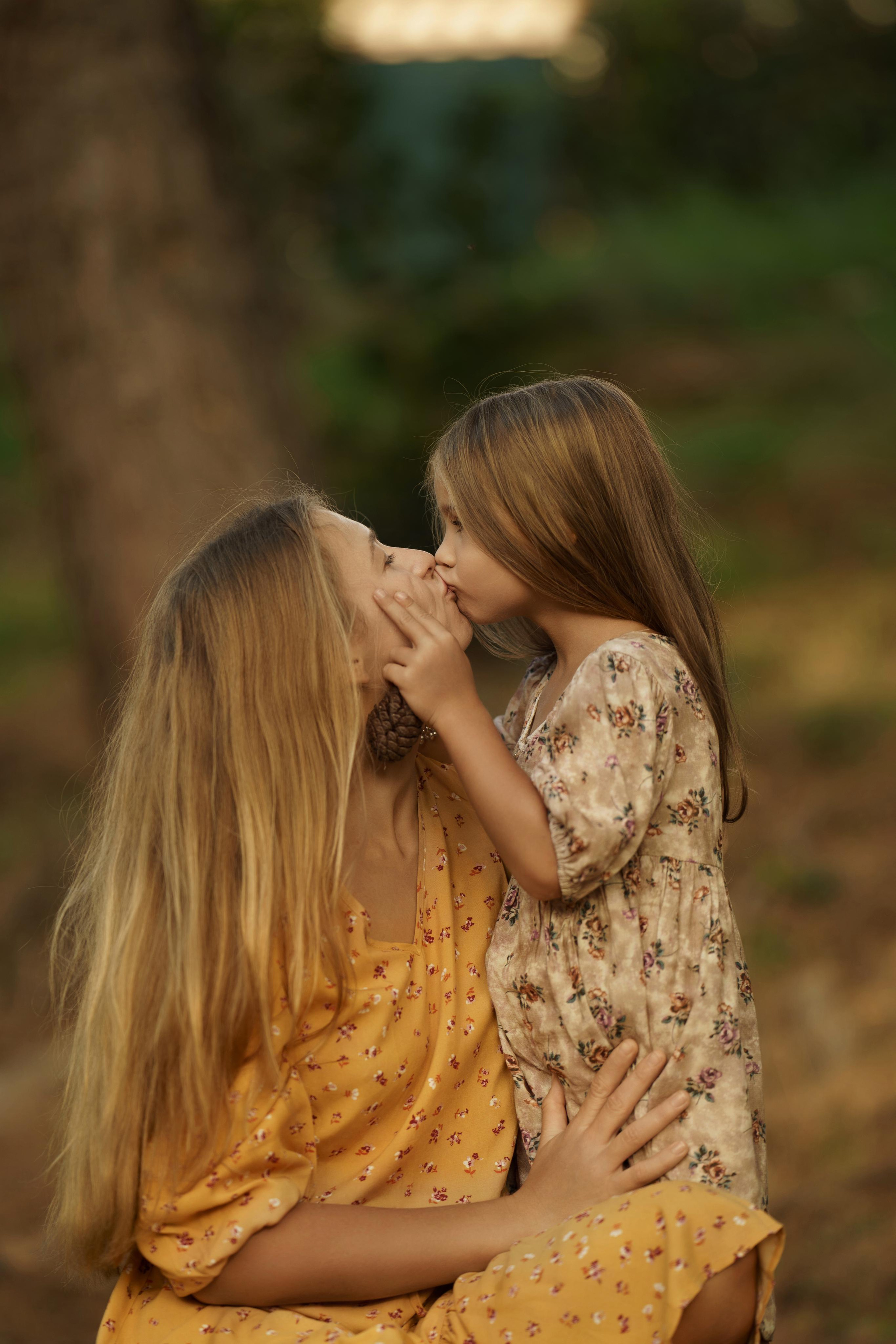 « moments de bonheur familial: séance photo dans la forêt d’automne ». Photos by Vechkaeva