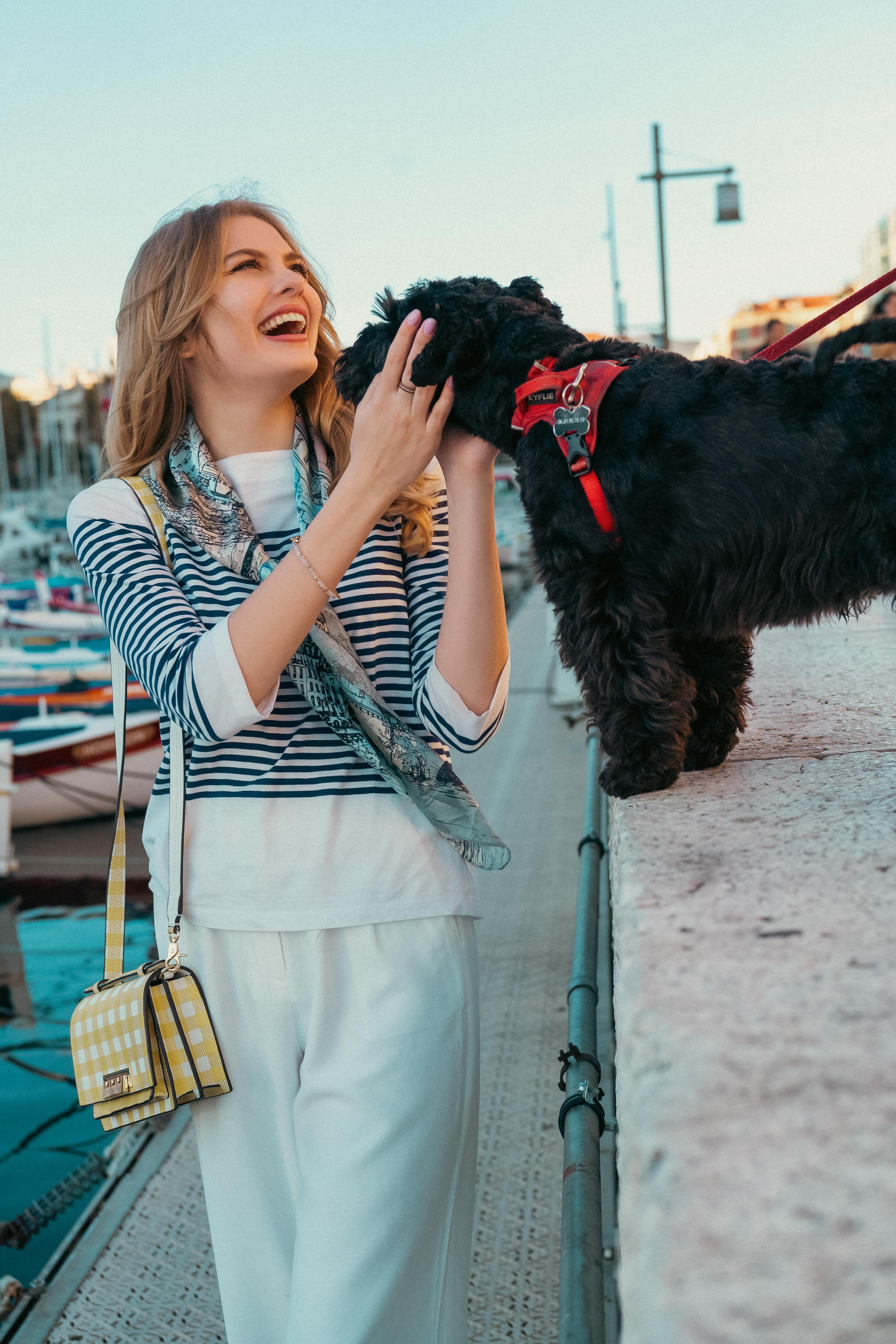 « promenade au coucher du soleil dans le vieux port ». Photos by Vechkaeva