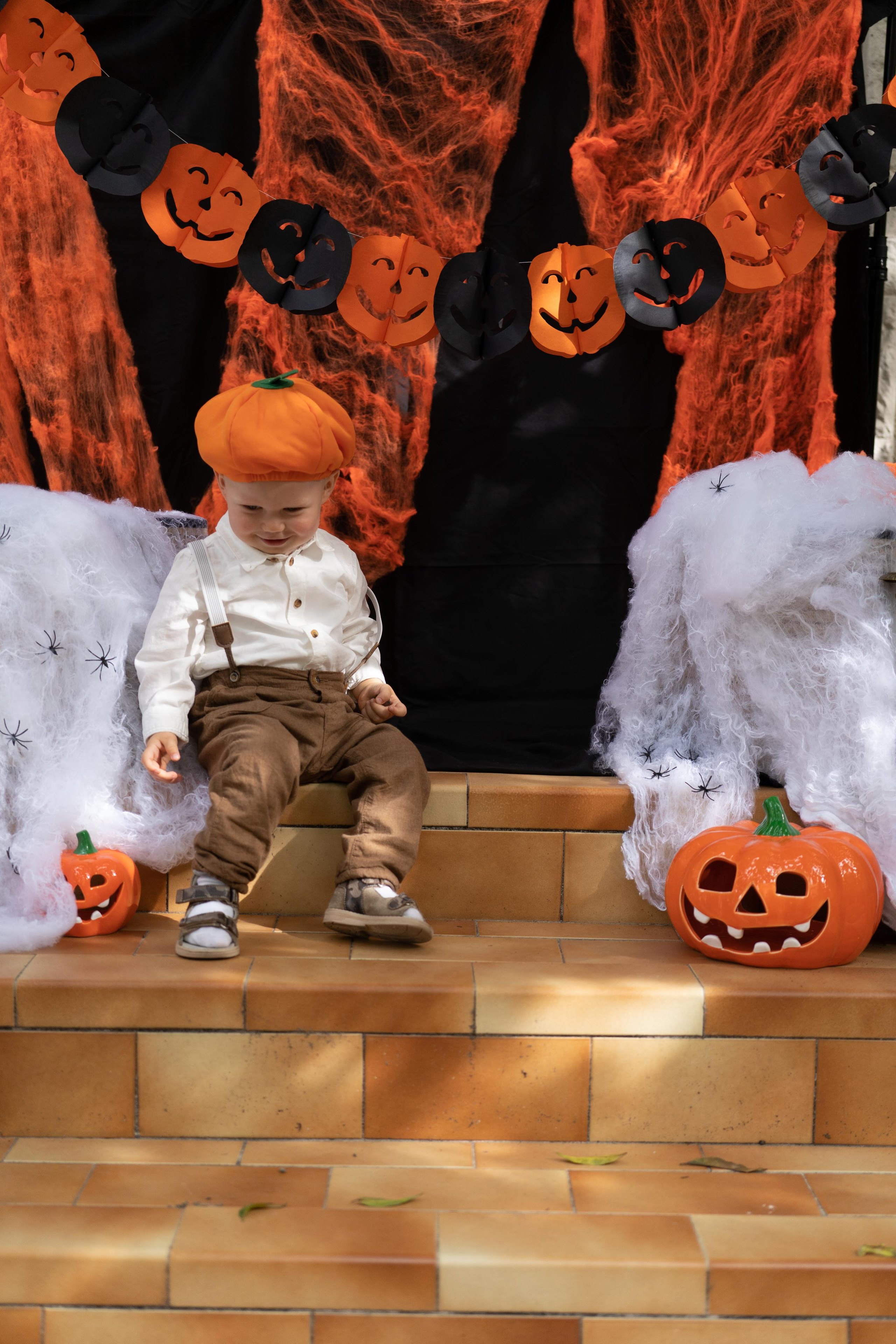 « два брата на празднике Хэллоуин ». Главная