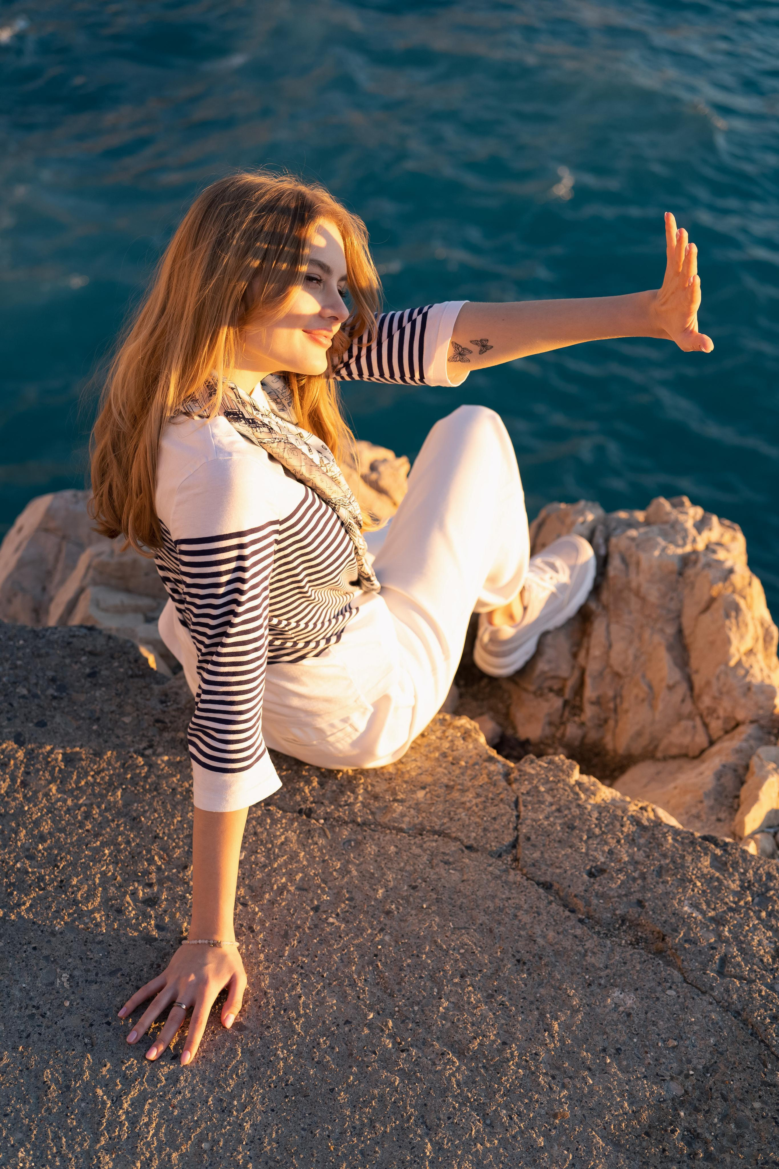 « promenade au coucher du soleil dans le vieux port ». Photos by Vechkaeva