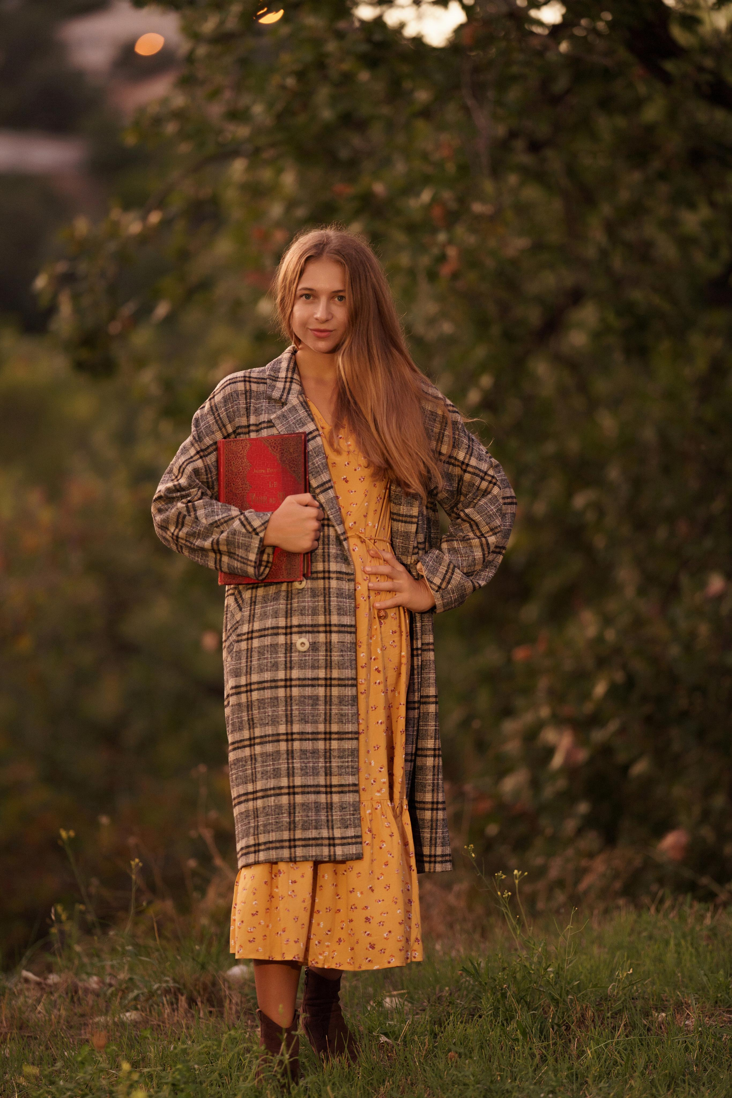 « moments de bonheur familial: séance photo dans la forêt d’automne ». Photos by Vechkaeva