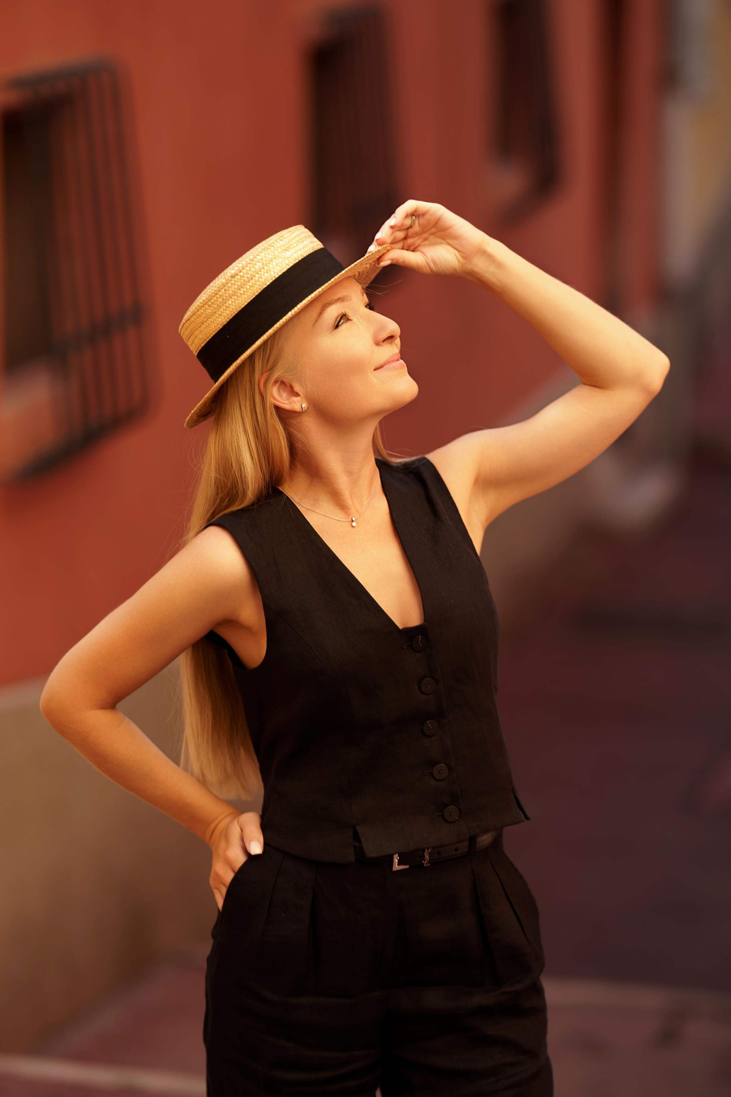 « traverser les vieilles rues ». Photos by Vechkaeva