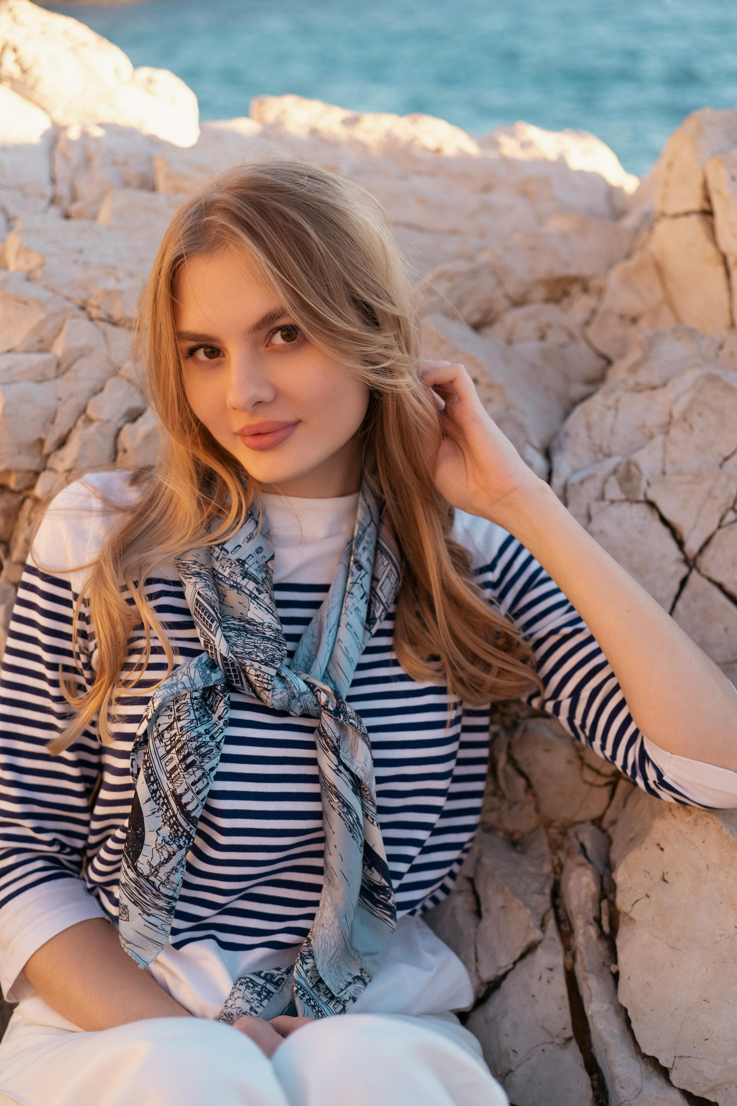 « promenade au coucher du soleil dans le vieux port ». Photos by Vechkaeva