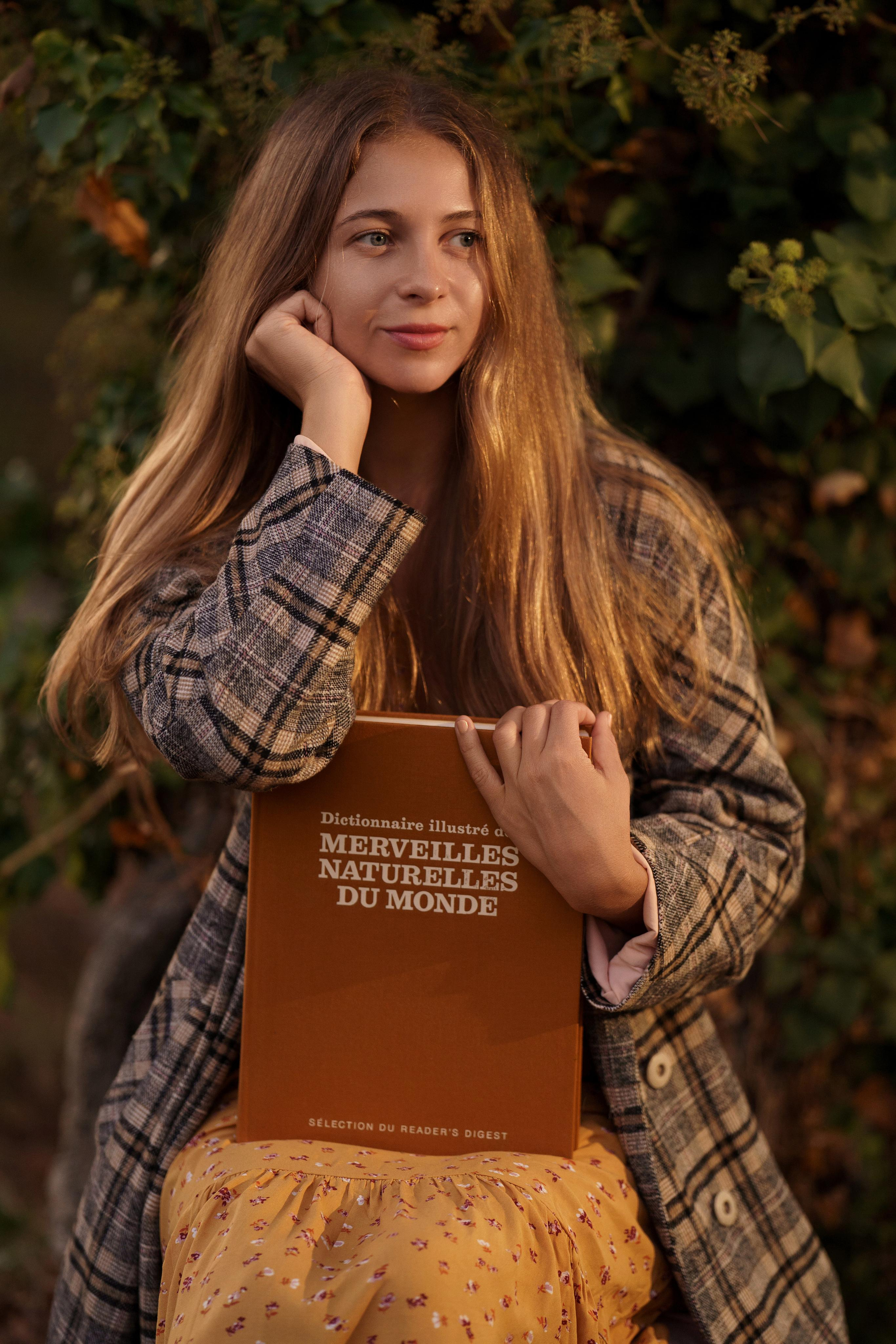 « moments de bonheur familial: séance photo dans la forêt d’automne ». Photos by Vechkaeva