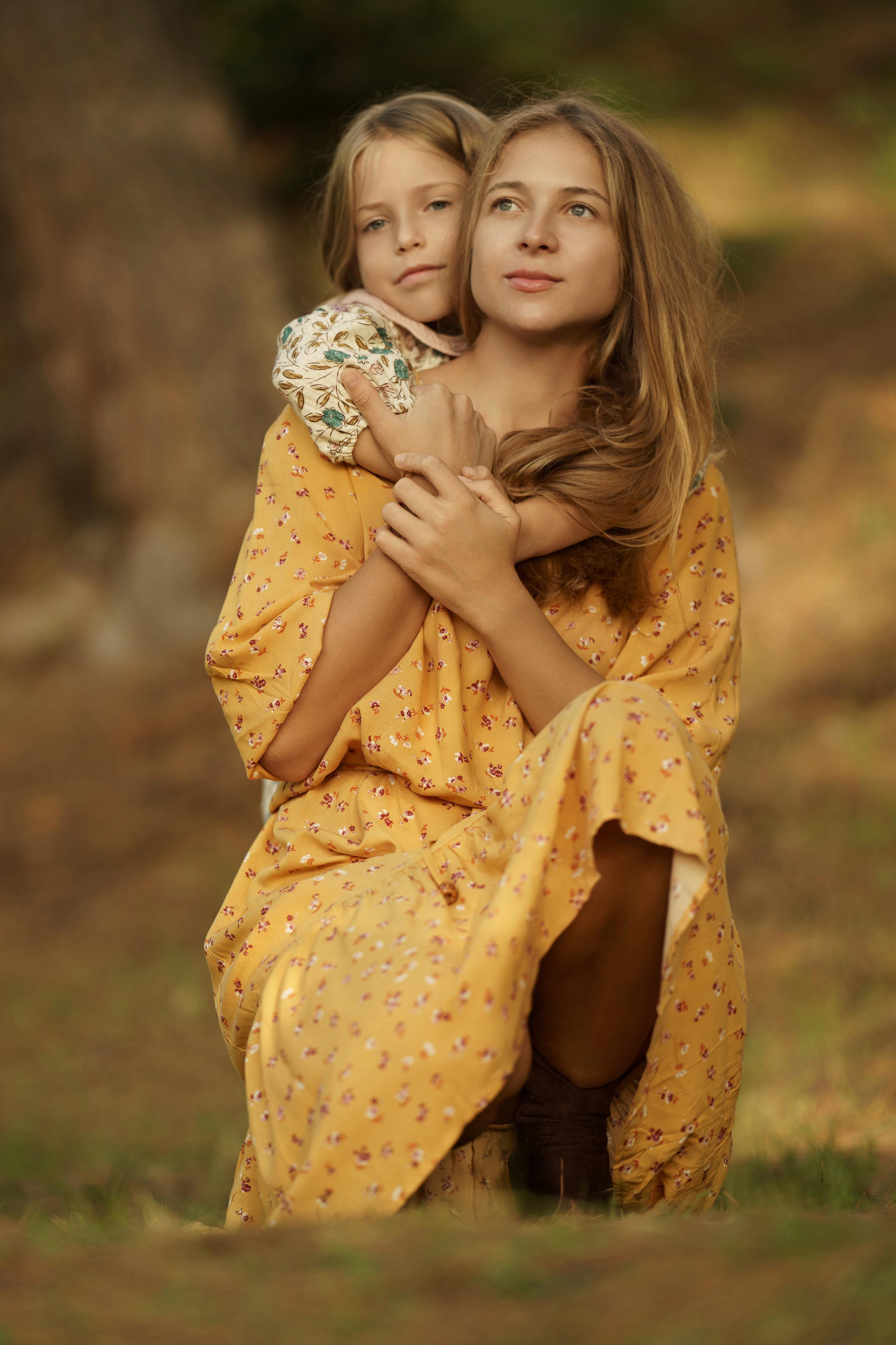 « moments de bonheur familial: séance photo dans la forêt d’automne ». Photos by Vechkaeva