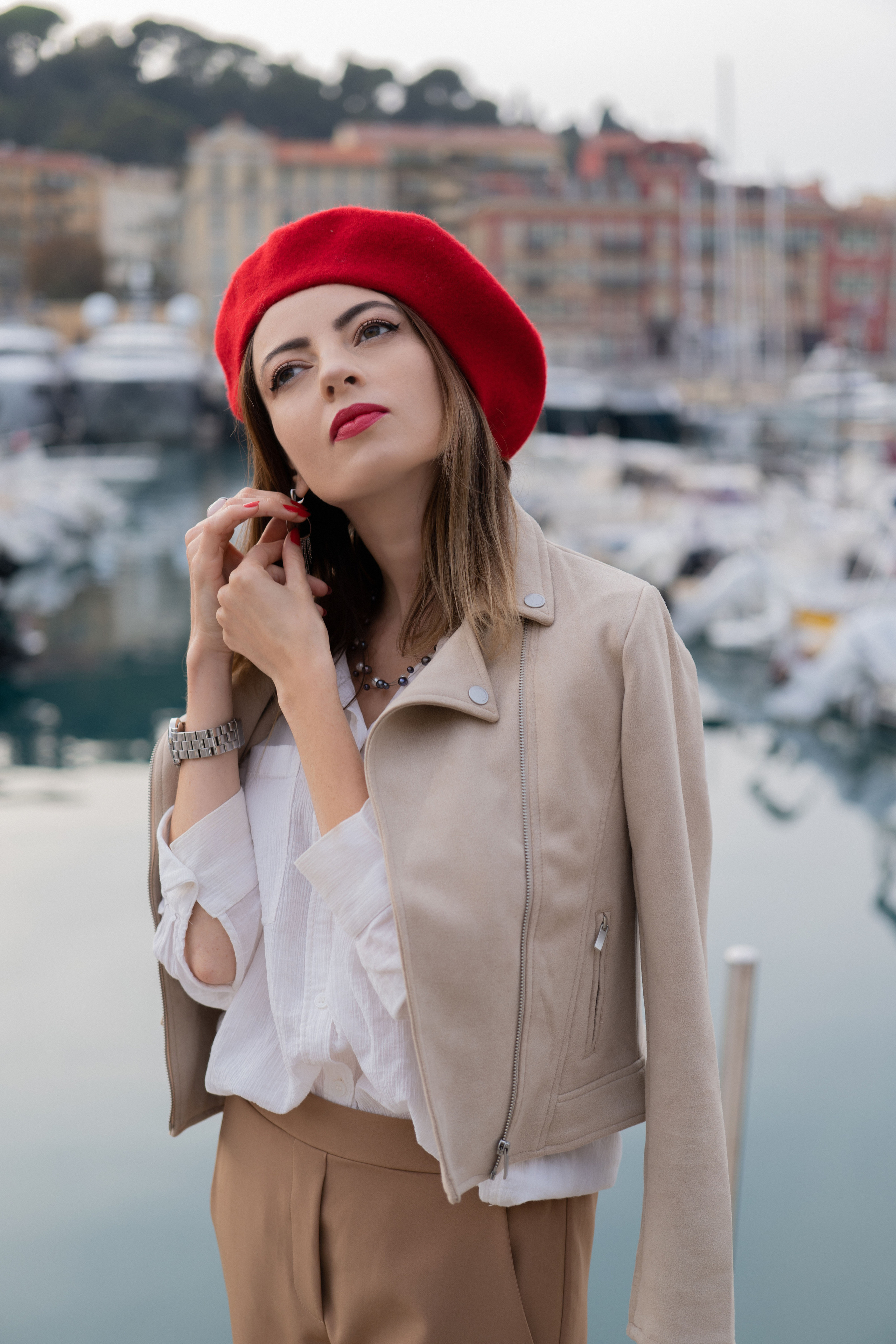 « Франция ей к лицу ». Главная