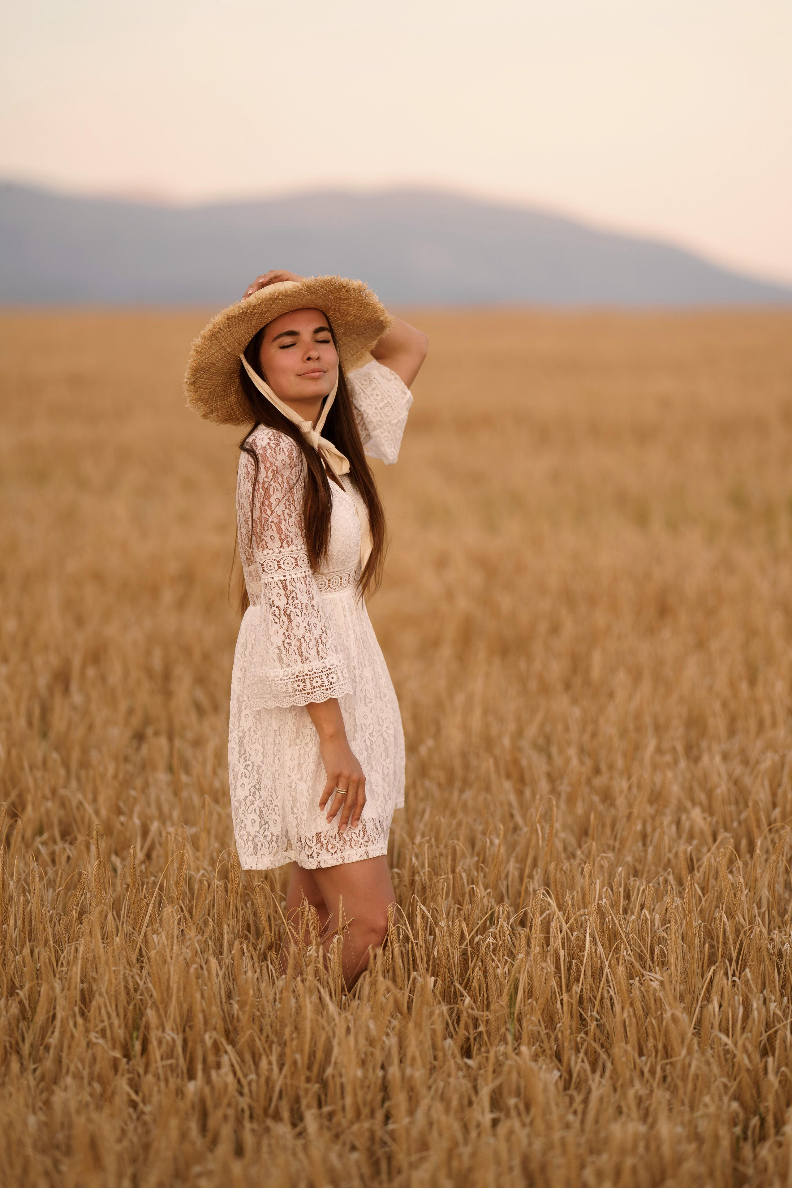 « coucher du soleil en Provence: Anna et la Provence dans l’objectif ». Photos by Vechkaeva