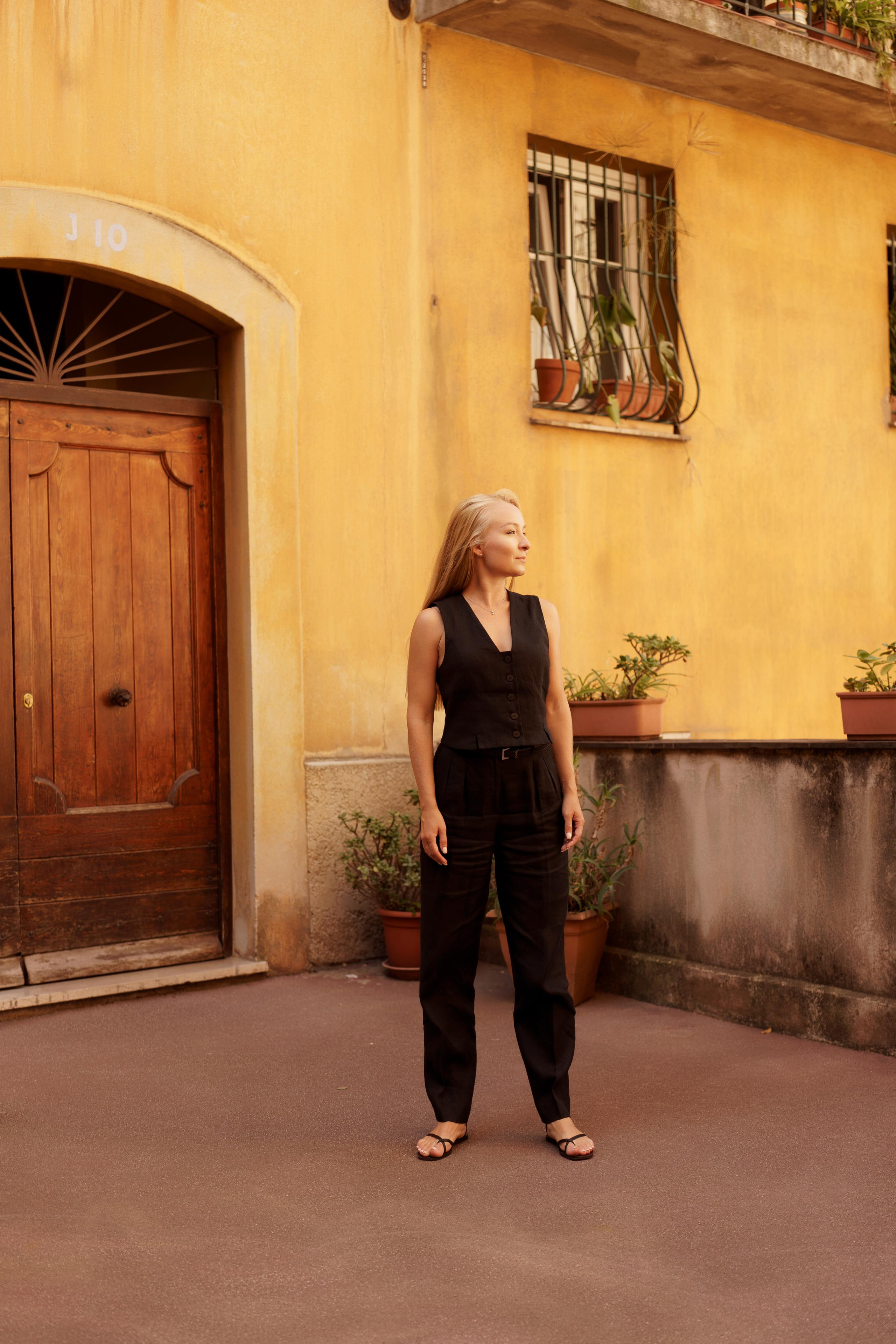 « traverser les vieilles rues ». Photos by Vechkaeva