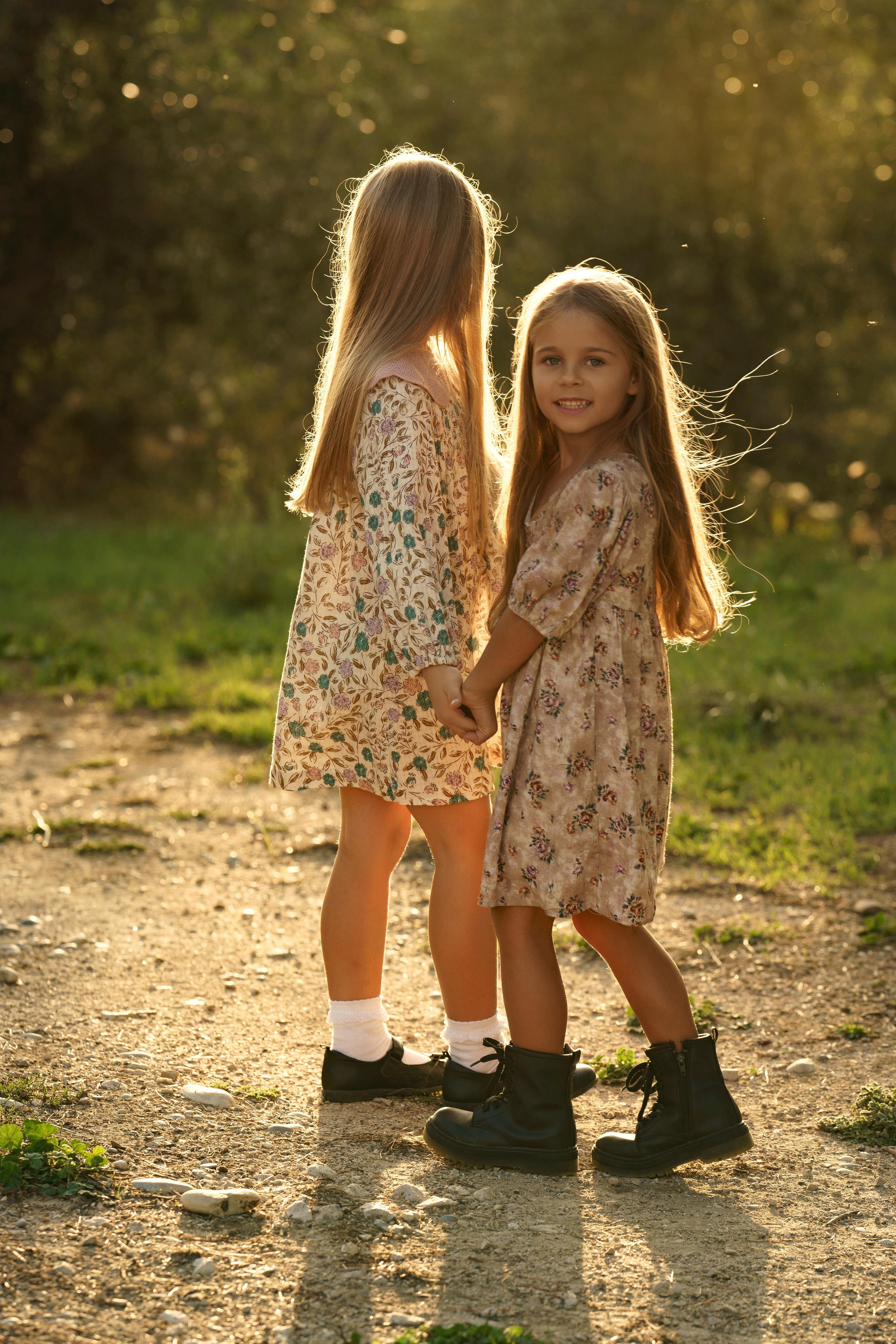 « moments de bonheur familial: séance photo dans la forêt d’automne ». Photos by Vechkaeva
