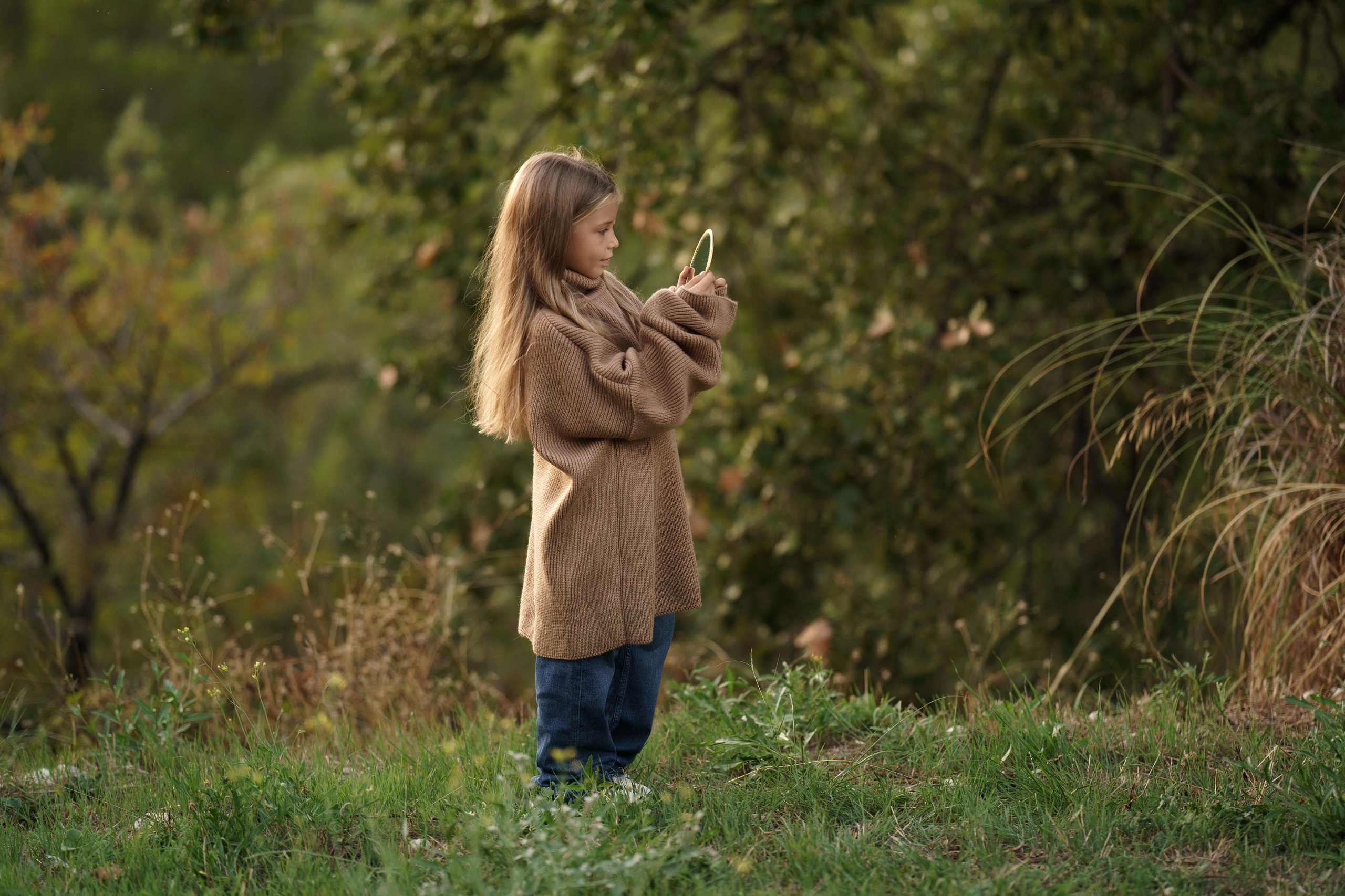 « moments de bonheur familial: séance photo dans la forêt d’automne ». Photos by Vechkaeva