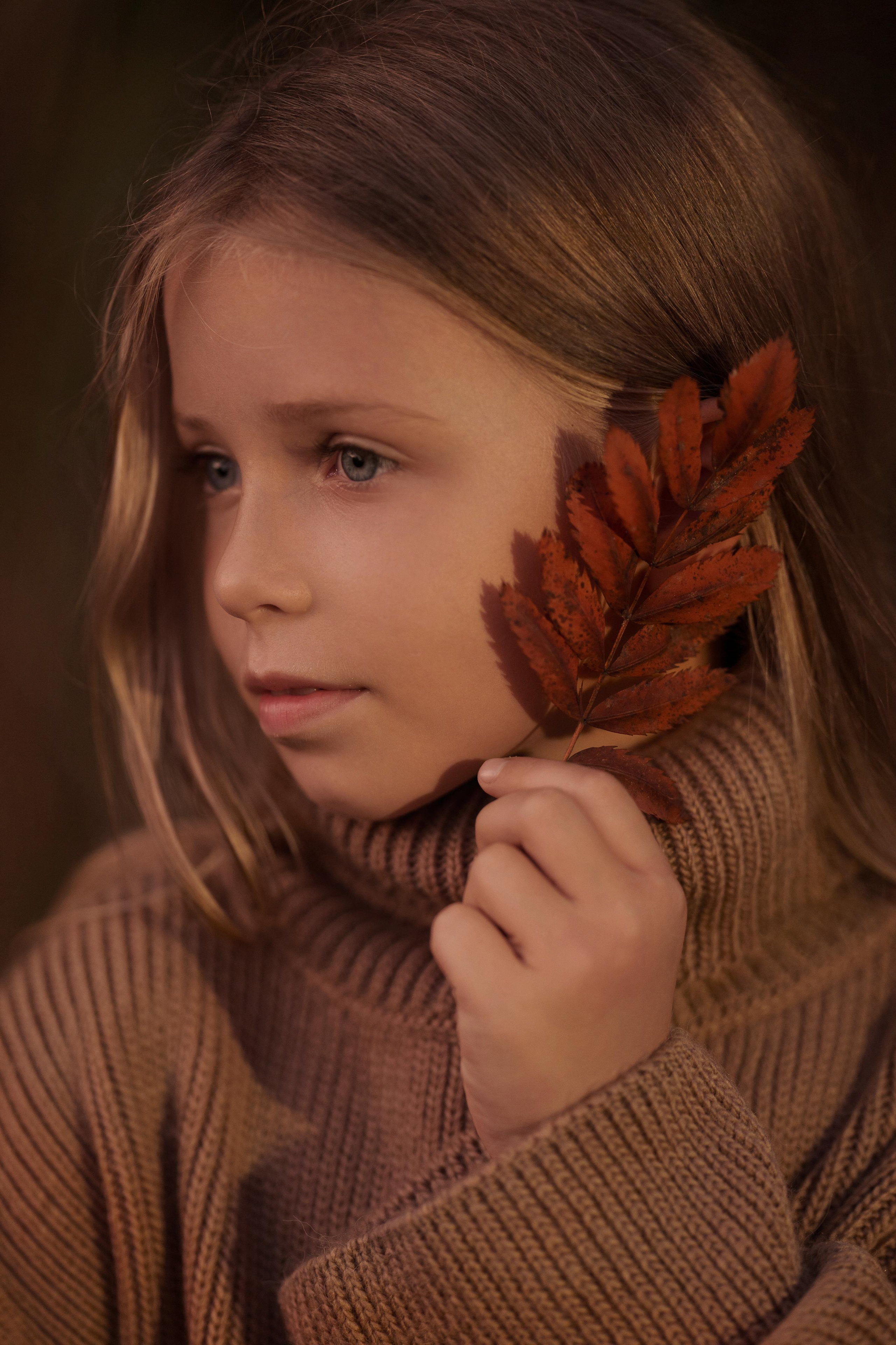 « moments de bonheur familial: séance photo dans la forêt d’automne ». Photos by Vechkaeva