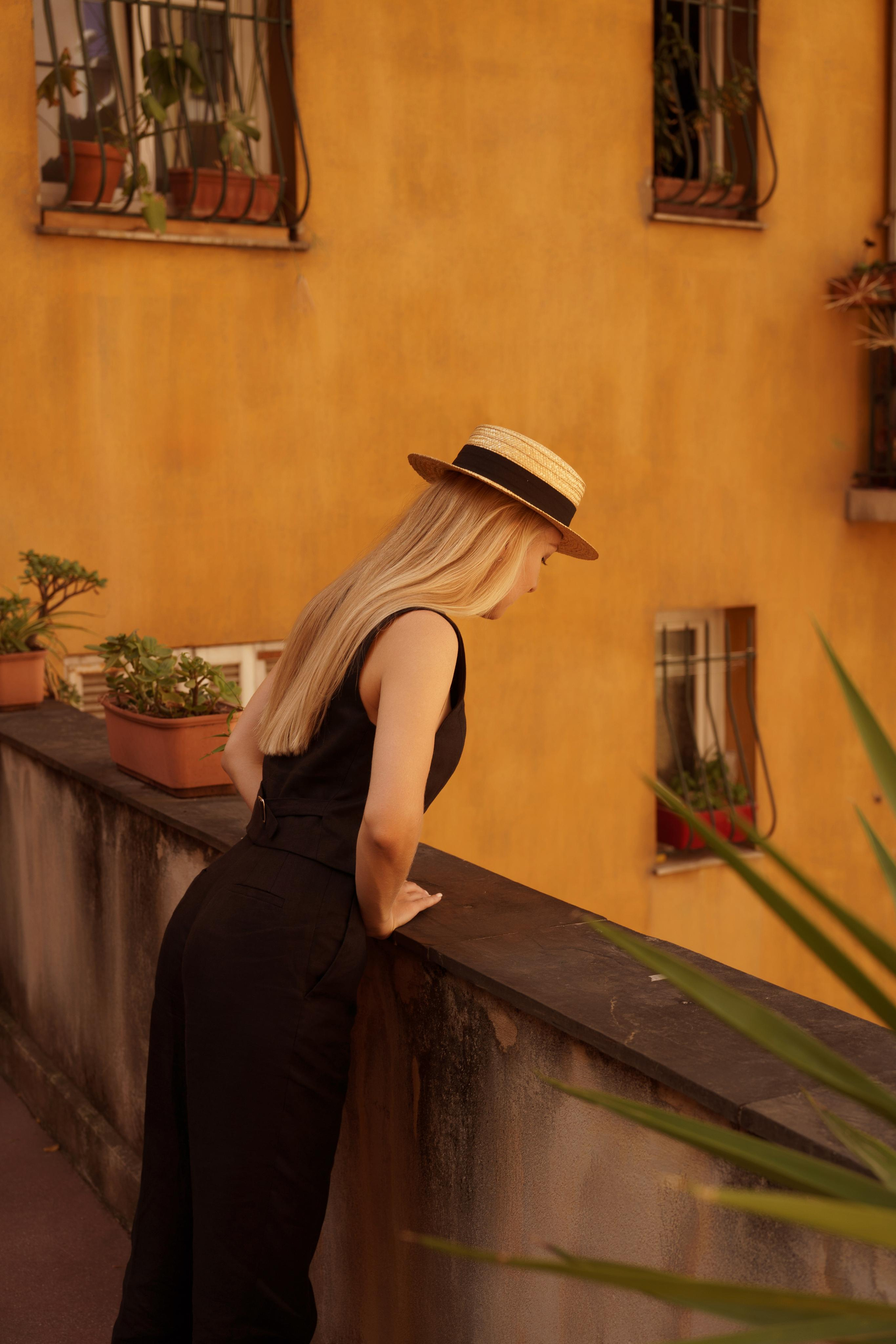 « traverser les vieilles rues ». Photos by Vechkaeva