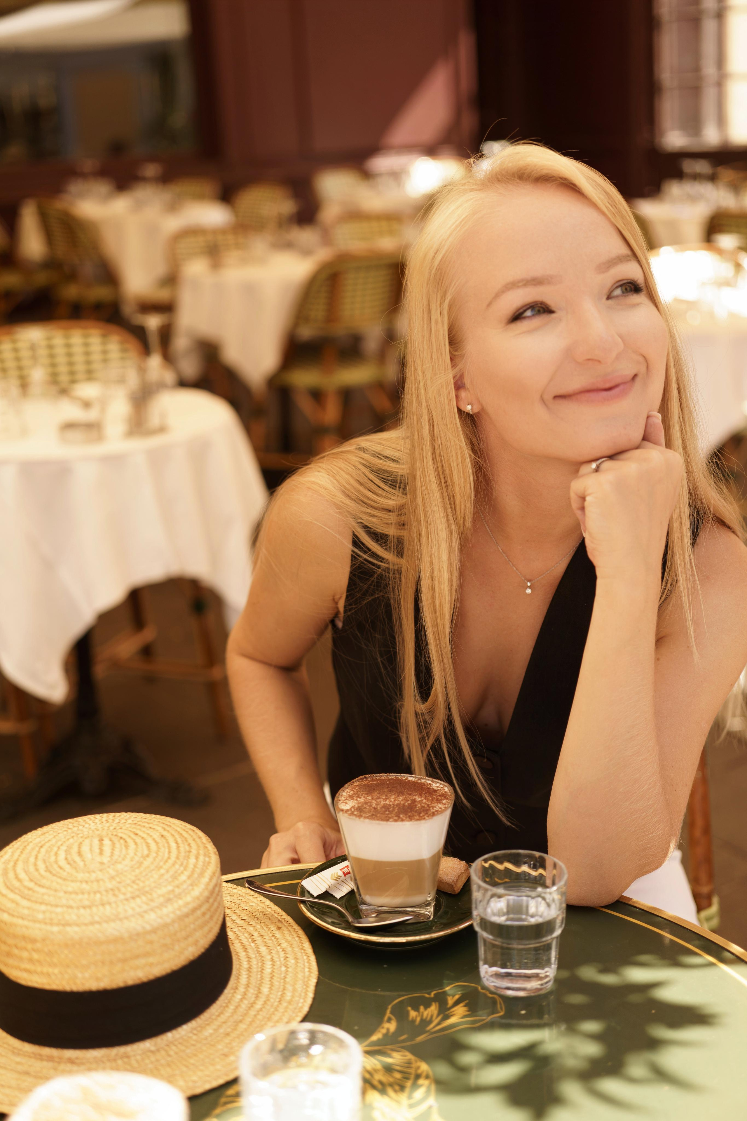 « traverser les vieilles rues ». Photos by Vechkaeva