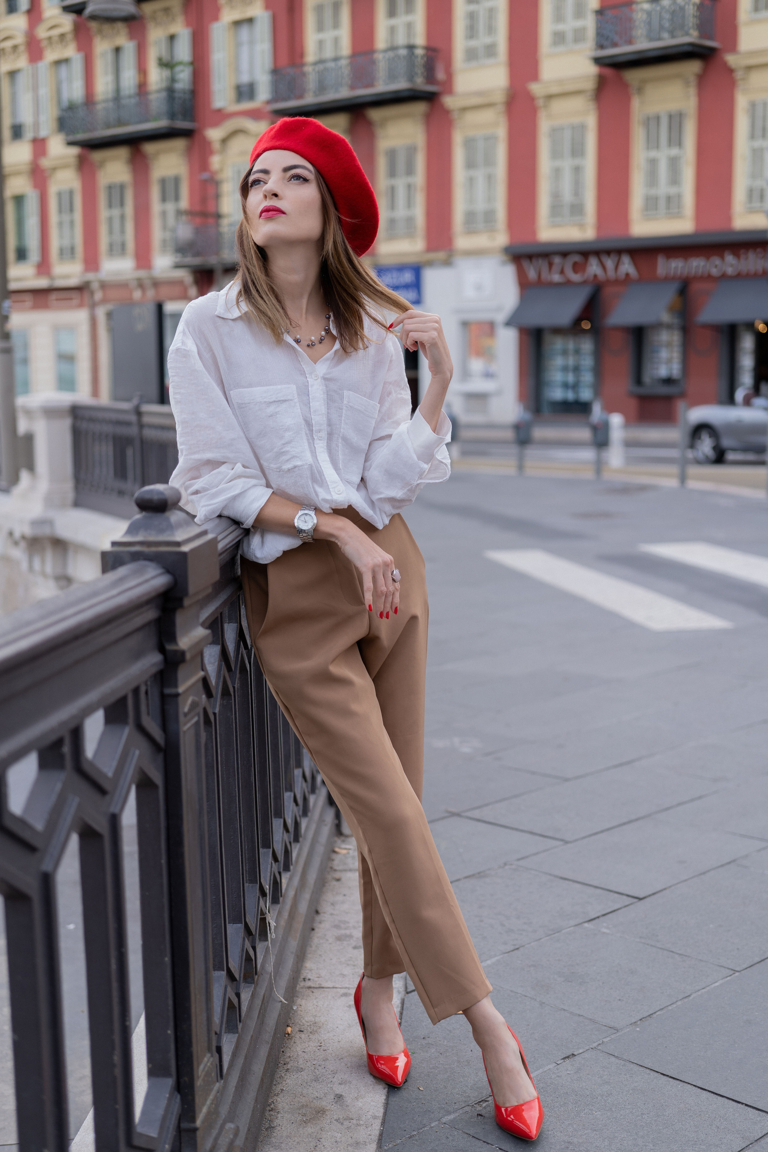 « Франция ей к лицу ». Главная