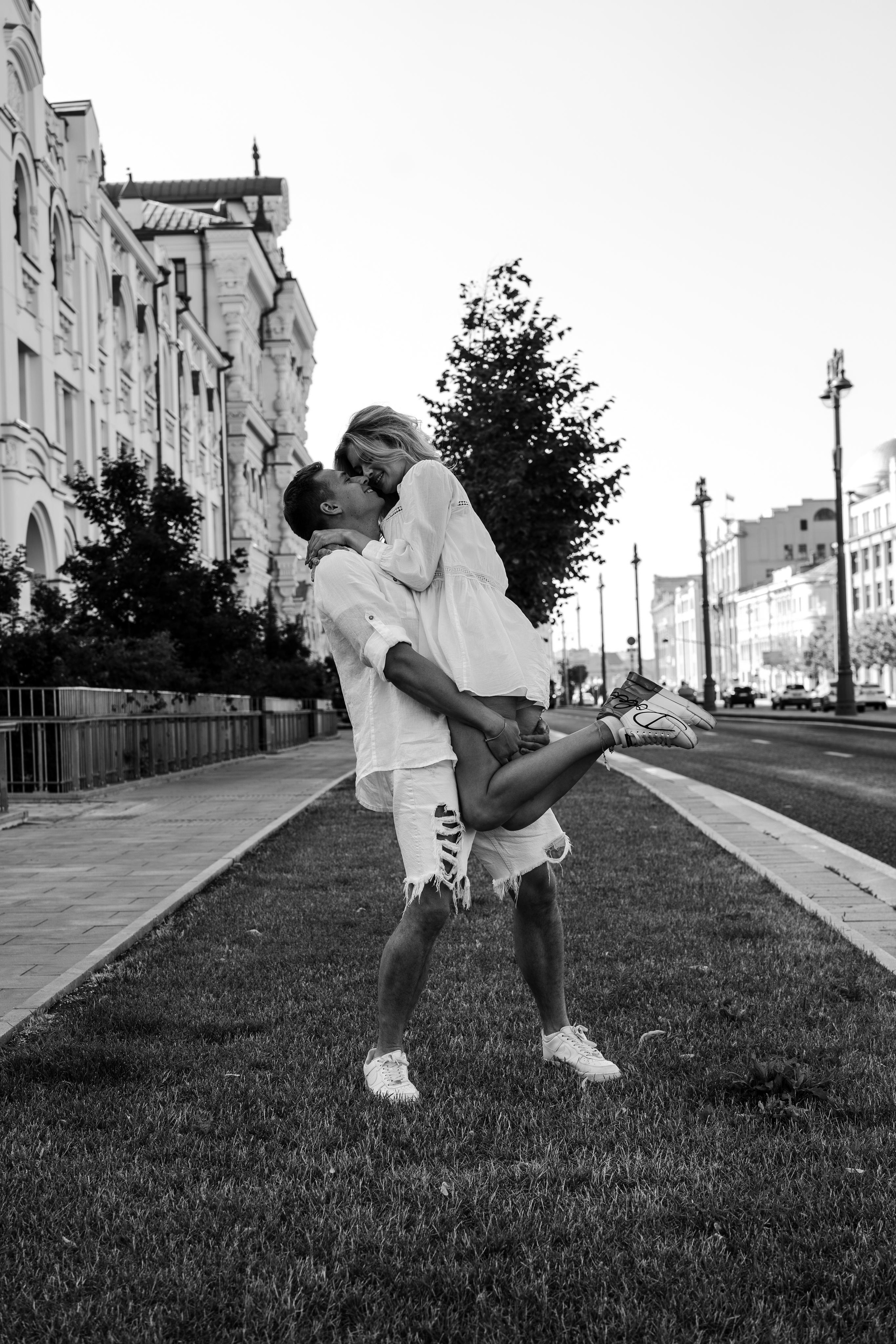 « дурачимся вдвоем: романтическая фотосессия с молодой парой ». Главная