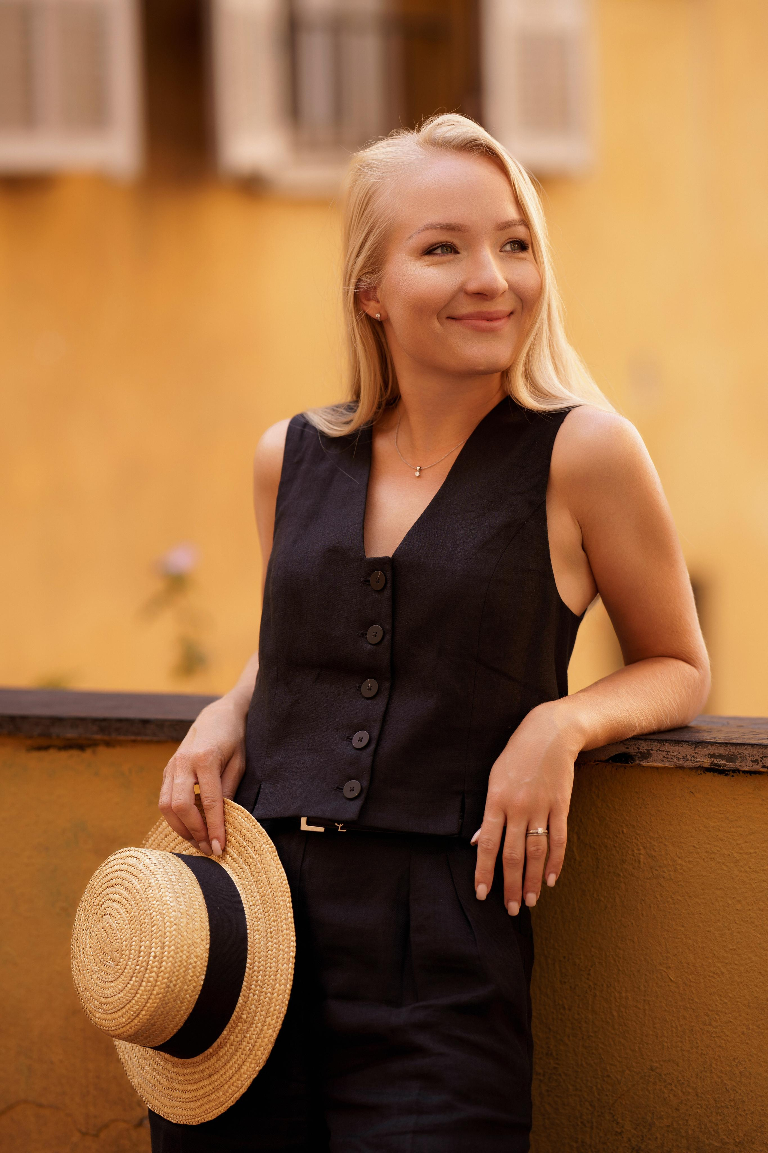 « traverser les vieilles rues ». Photos by Vechkaeva