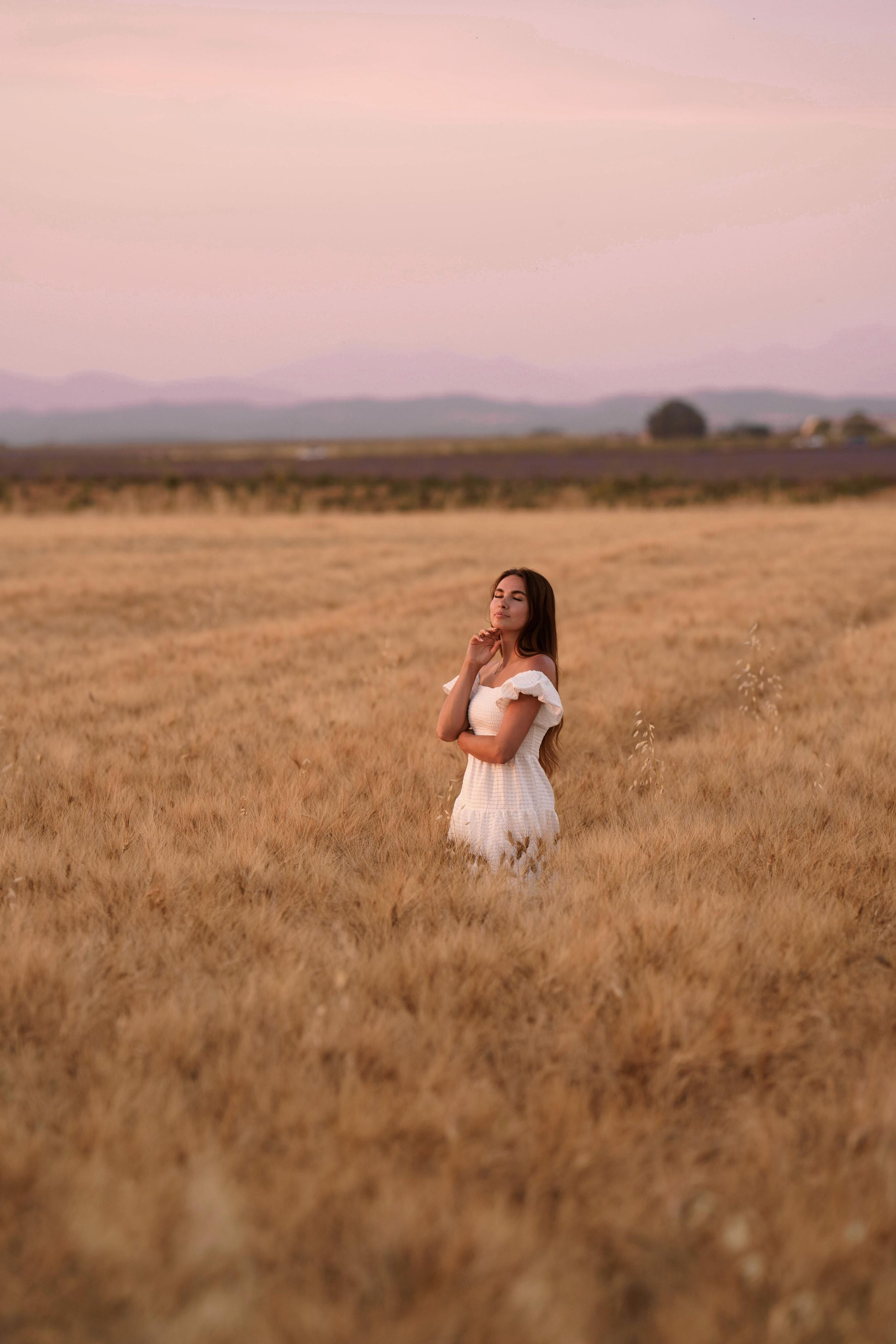 « coucher du soleil en Provence: Anna et la Provence dans l’objectif ». Photos by Vechkaeva