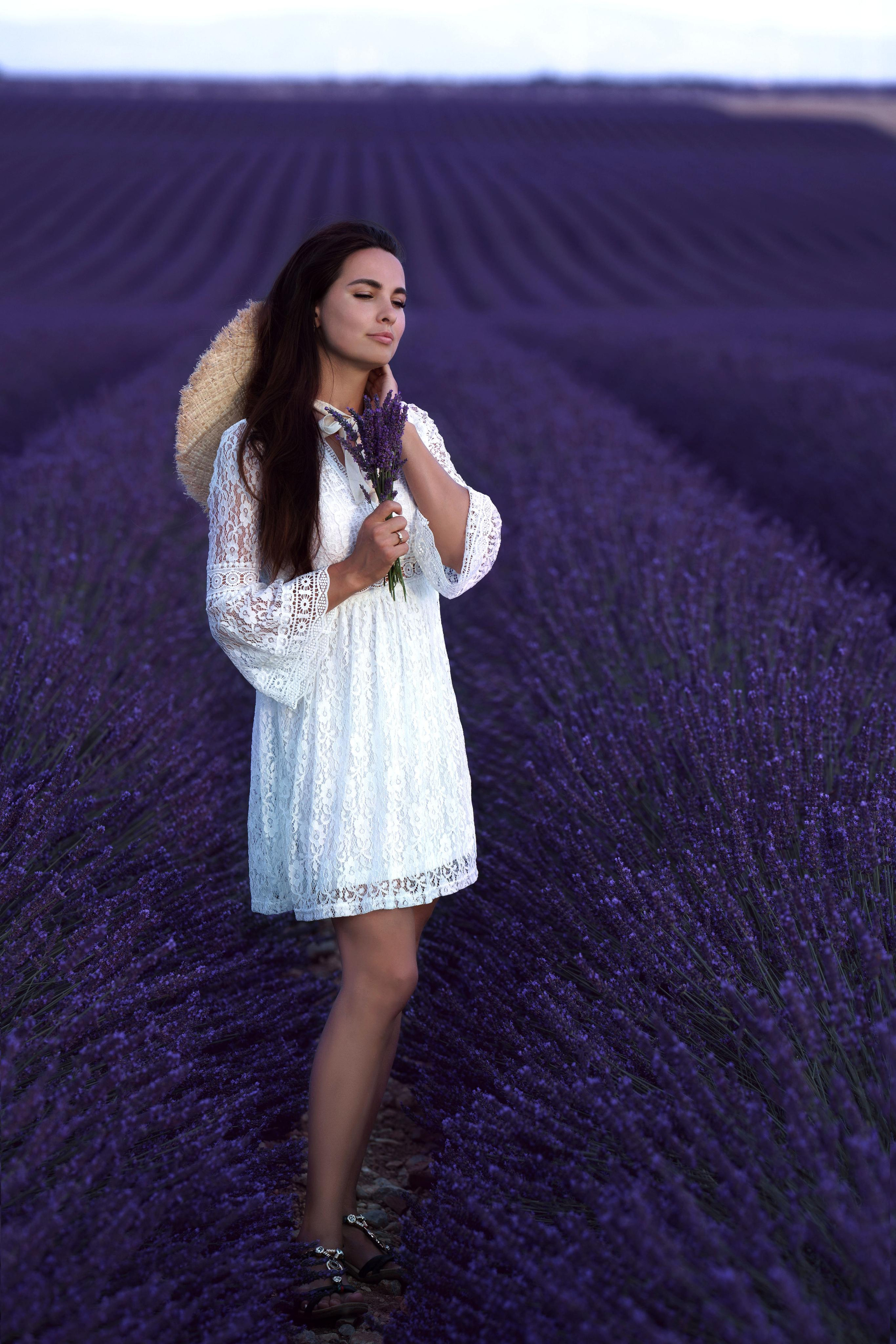 « coucher du soleil en Provence: Anna et la Provence dans l’objectif ». Photos by Vechkaeva