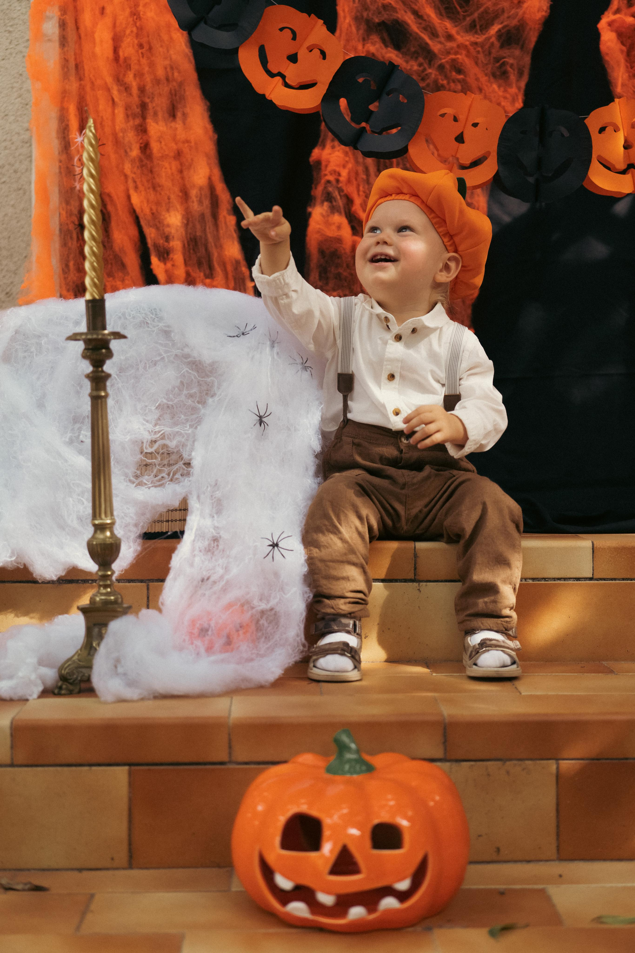 « два брата на празднике Хэллоуин ». Главная