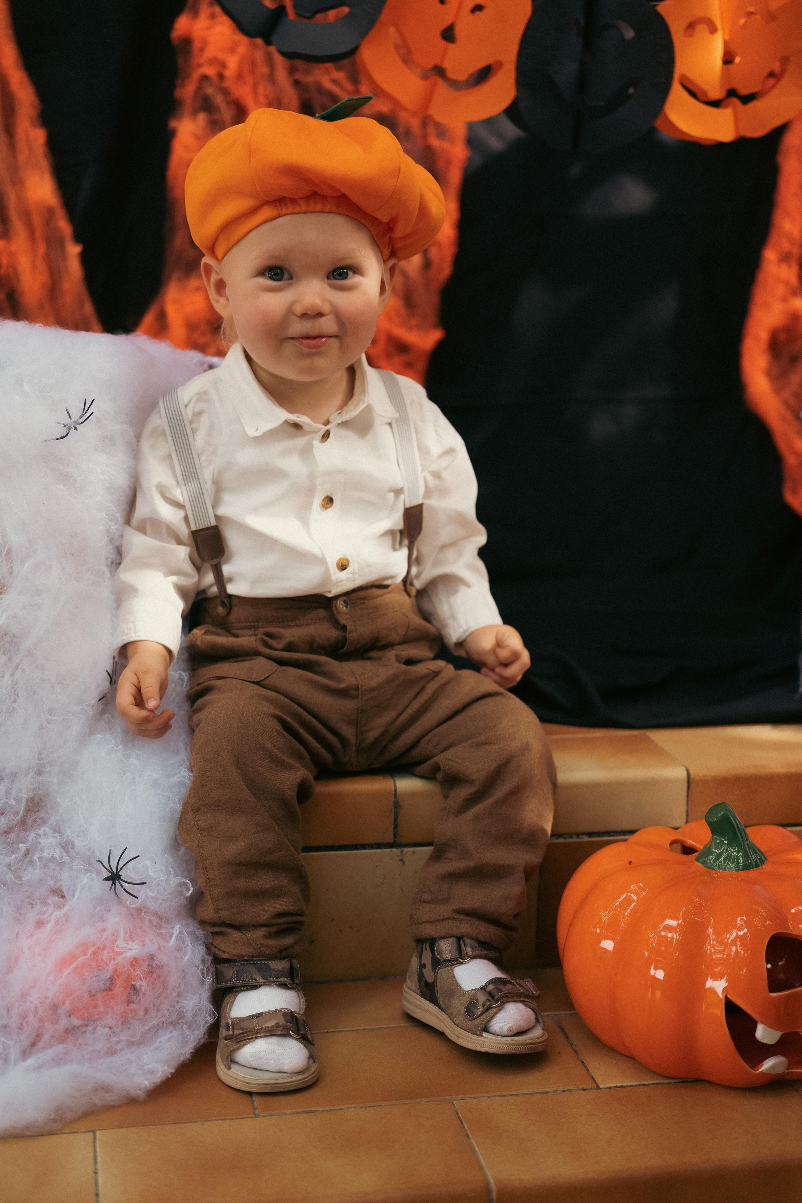 « два брата на празднике Хэллоуин ». Главная