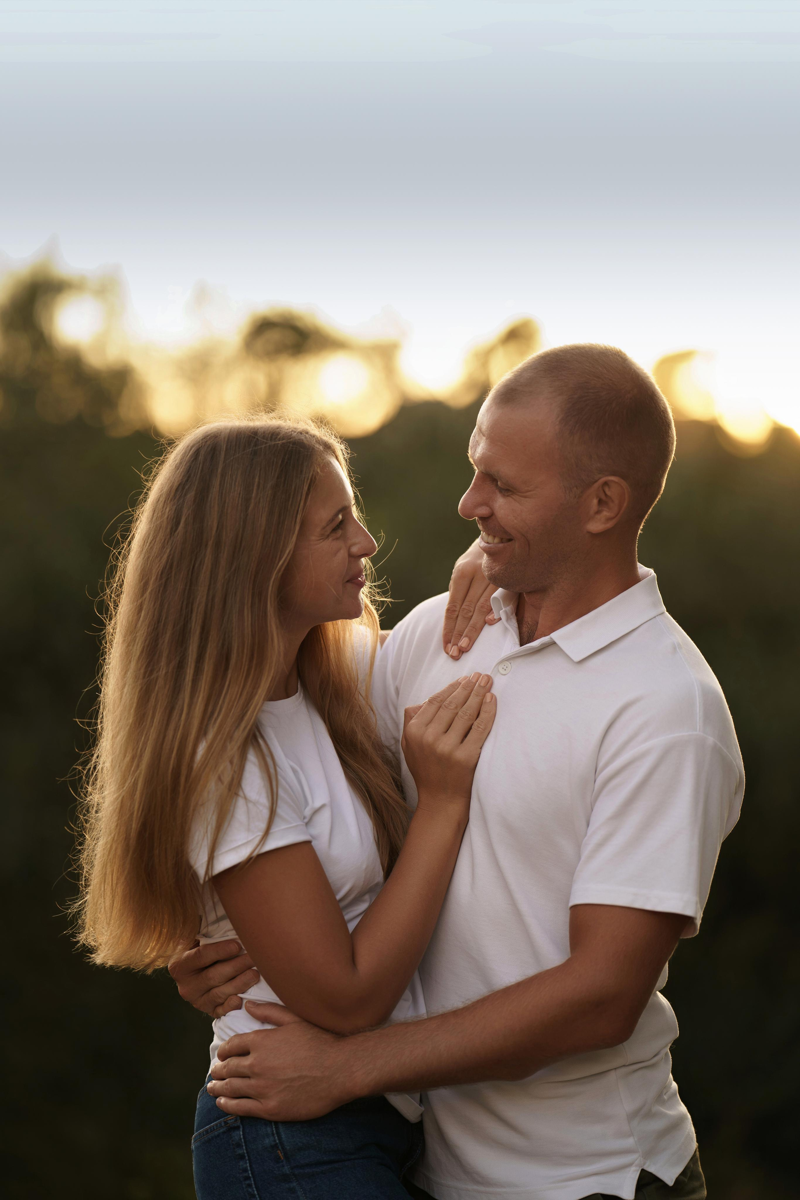 « moments de bonheur familial: séance photo dans la forêt d’automne ». Photos by Vechkaeva