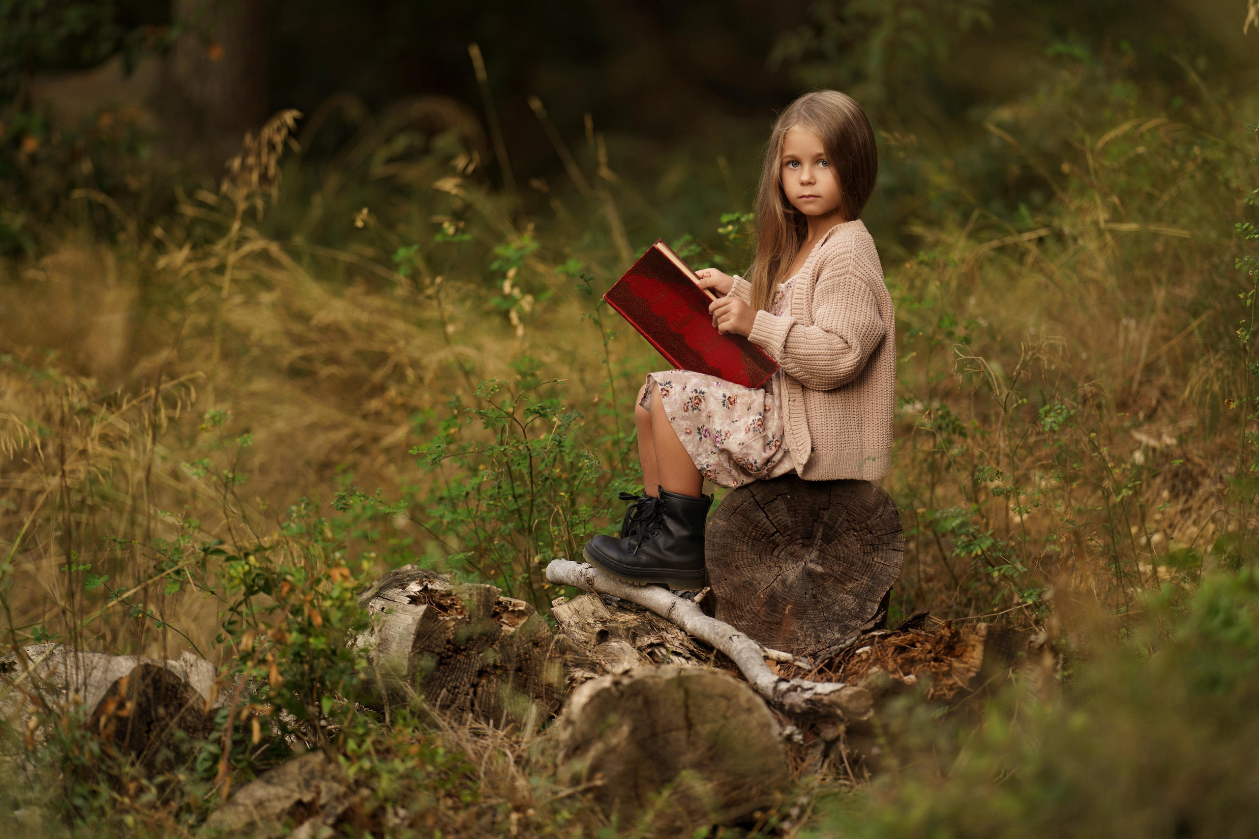 « moments de bonheur familial: séance photo dans la forêt d’automne ». Photos by Vechkaeva