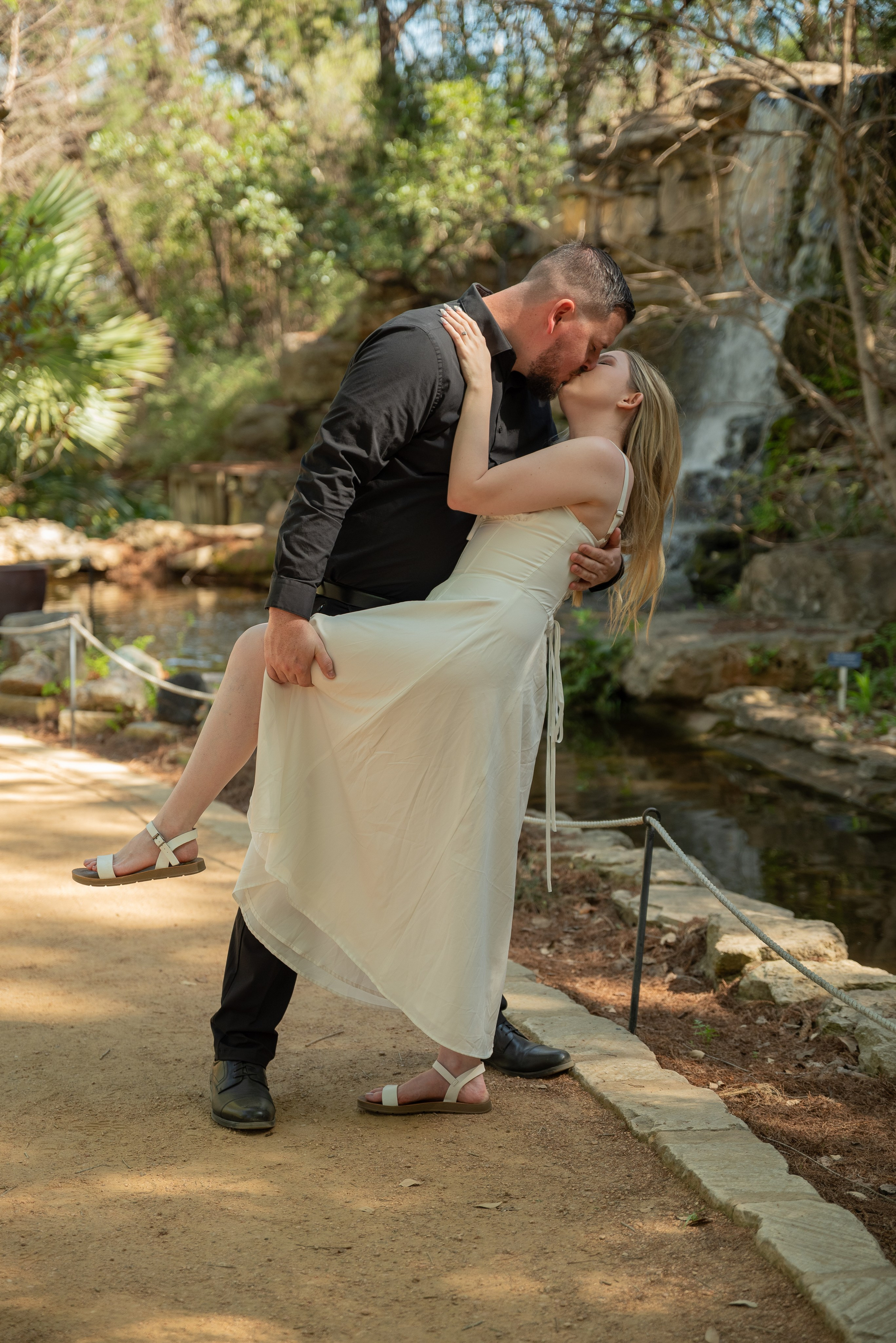 Engagement session in Austin. Wedding photo and video Texas