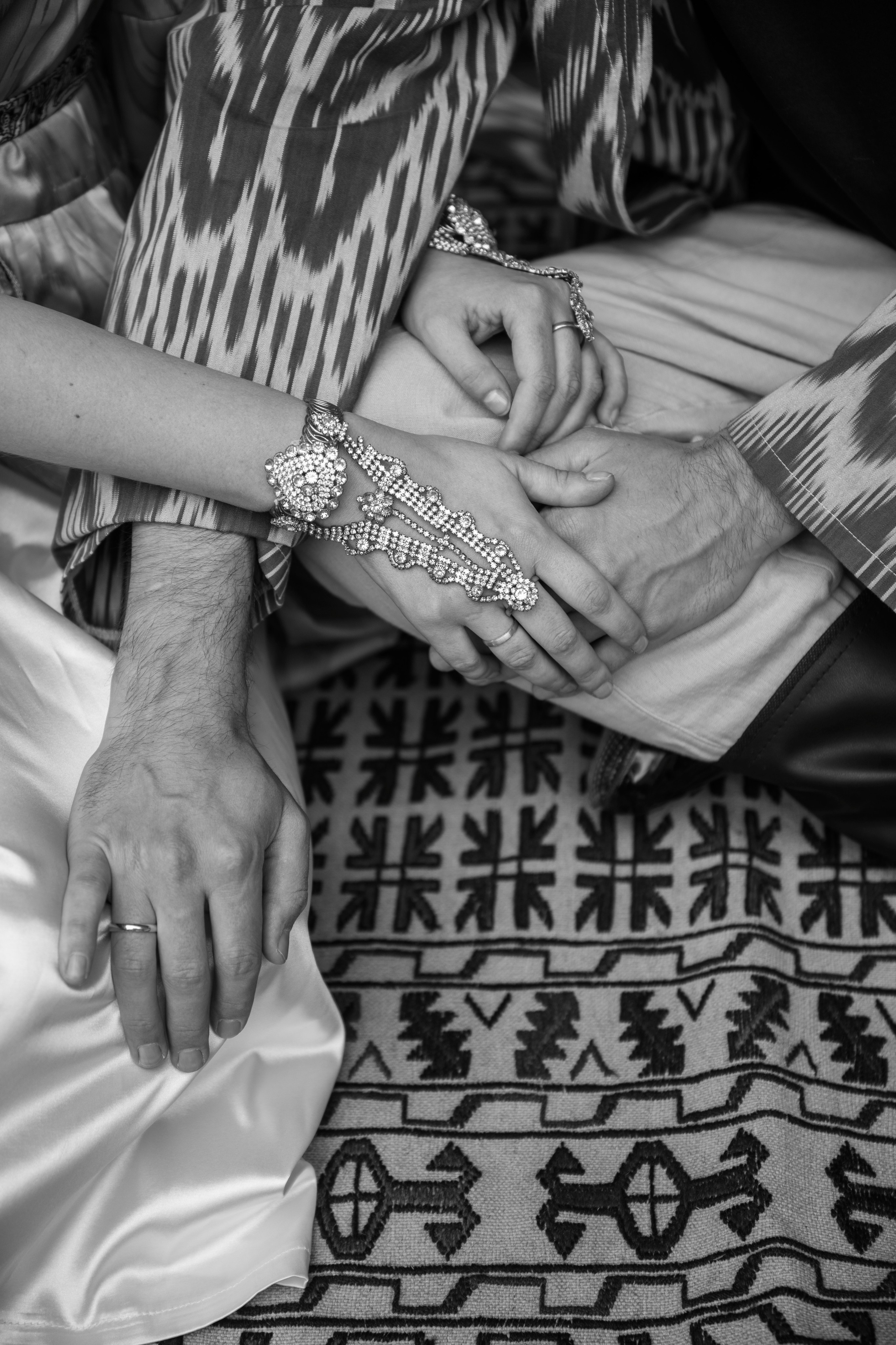 Помолвка в Самарканде, кадр на фоне медресе.