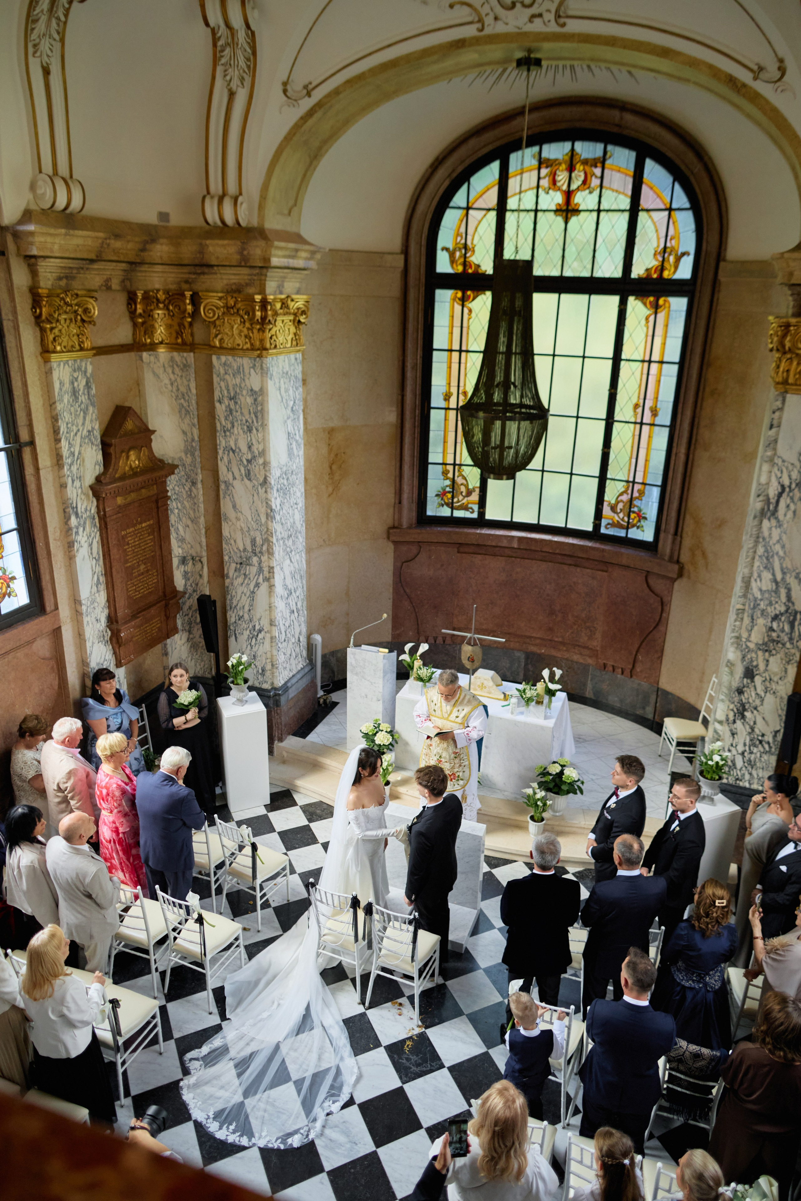 Wiktoria & Kacper. Pałac Goetz. Fotograf ślubny i rodzinny w Krakowie Yana Klymova