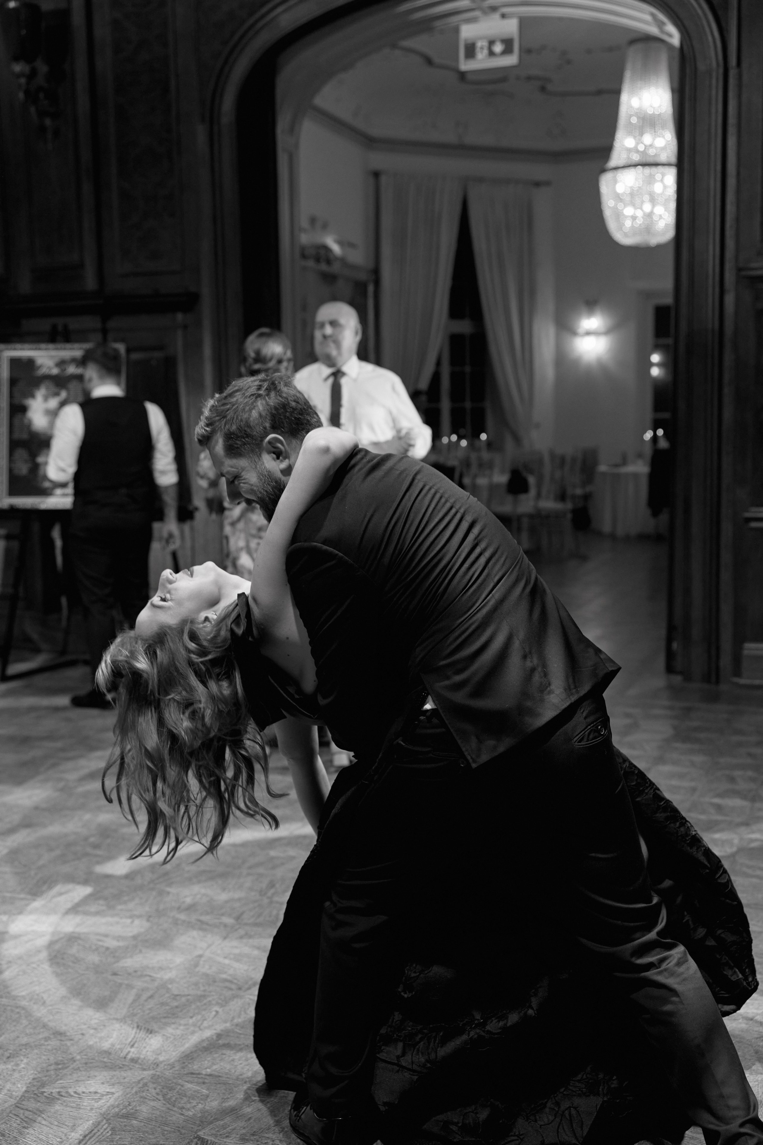 Wiktoria & Kacper. Pałac Goetz. Fotograf ślubny i rodzinny w Krakowie Yana Klymova