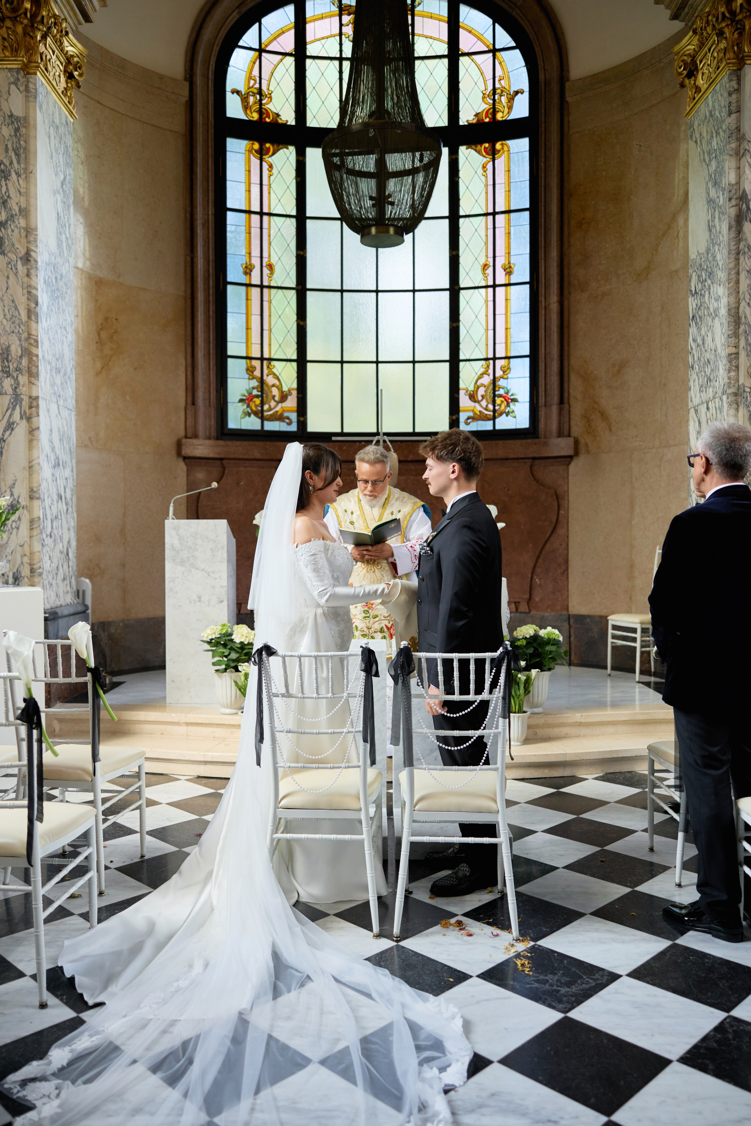 Wiktoria & Kacper. Pałac Goetz. Fotograf ślubny i rodzinny w Krakowie Yana Klymova